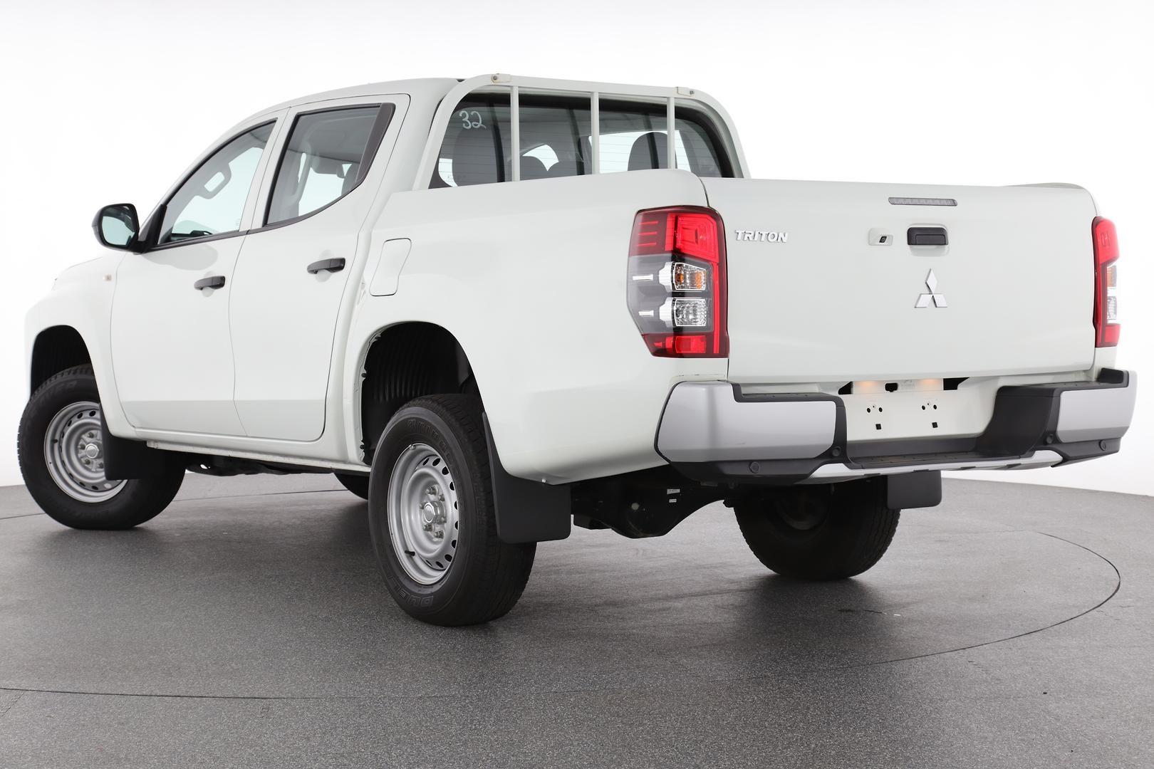Mitsubishi Triton image 2