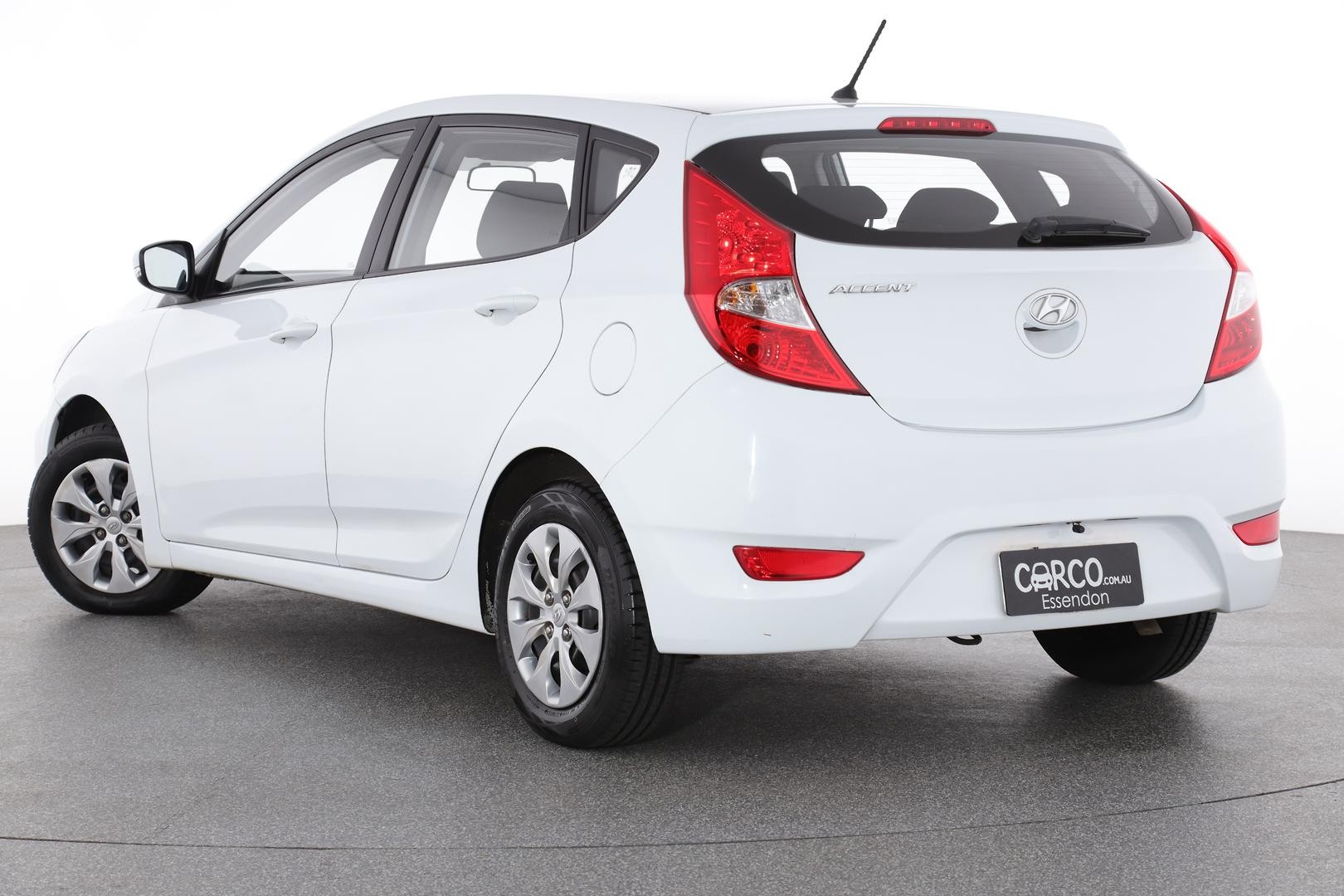 Hyundai Accent image 2