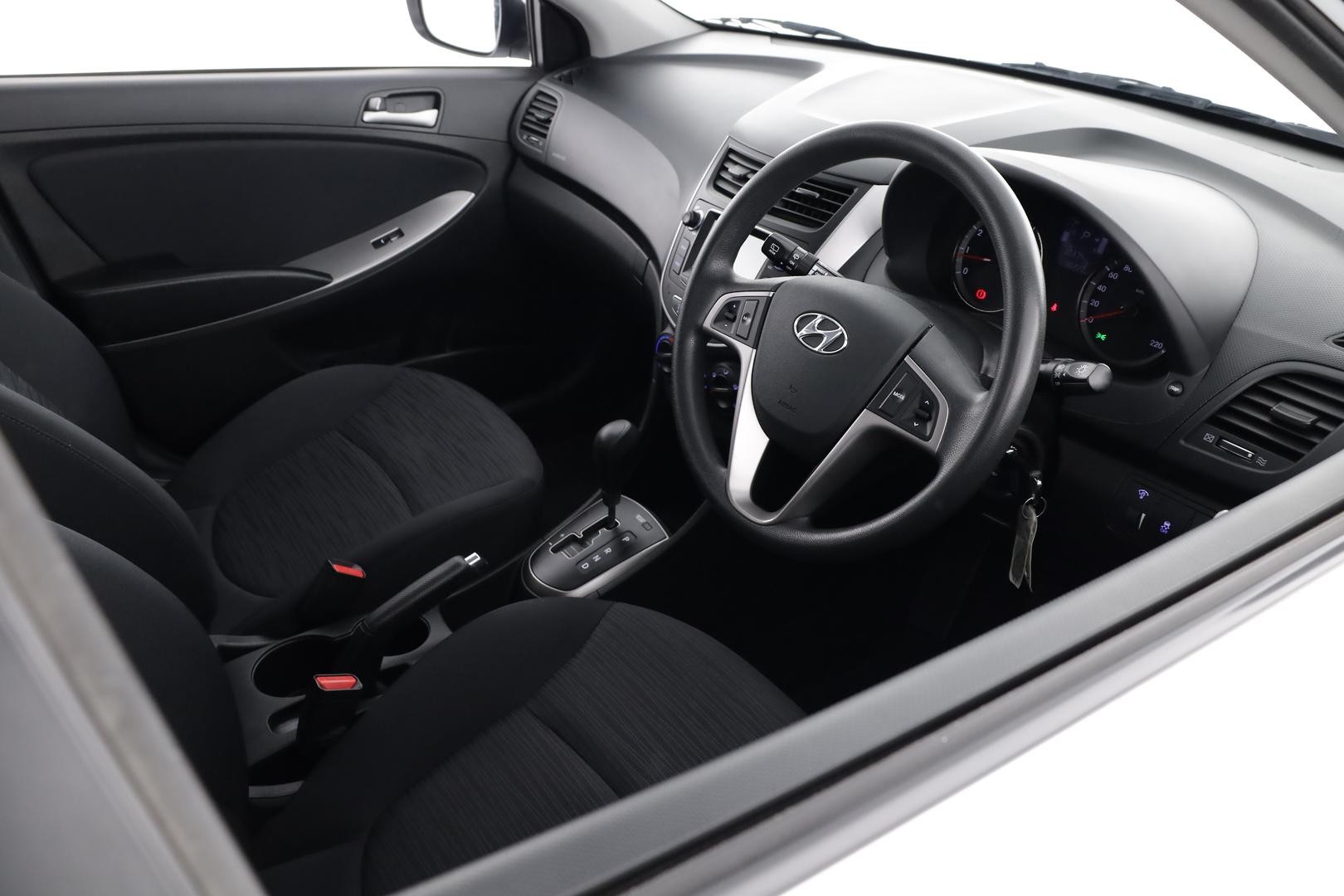 Hyundai Accent image 4