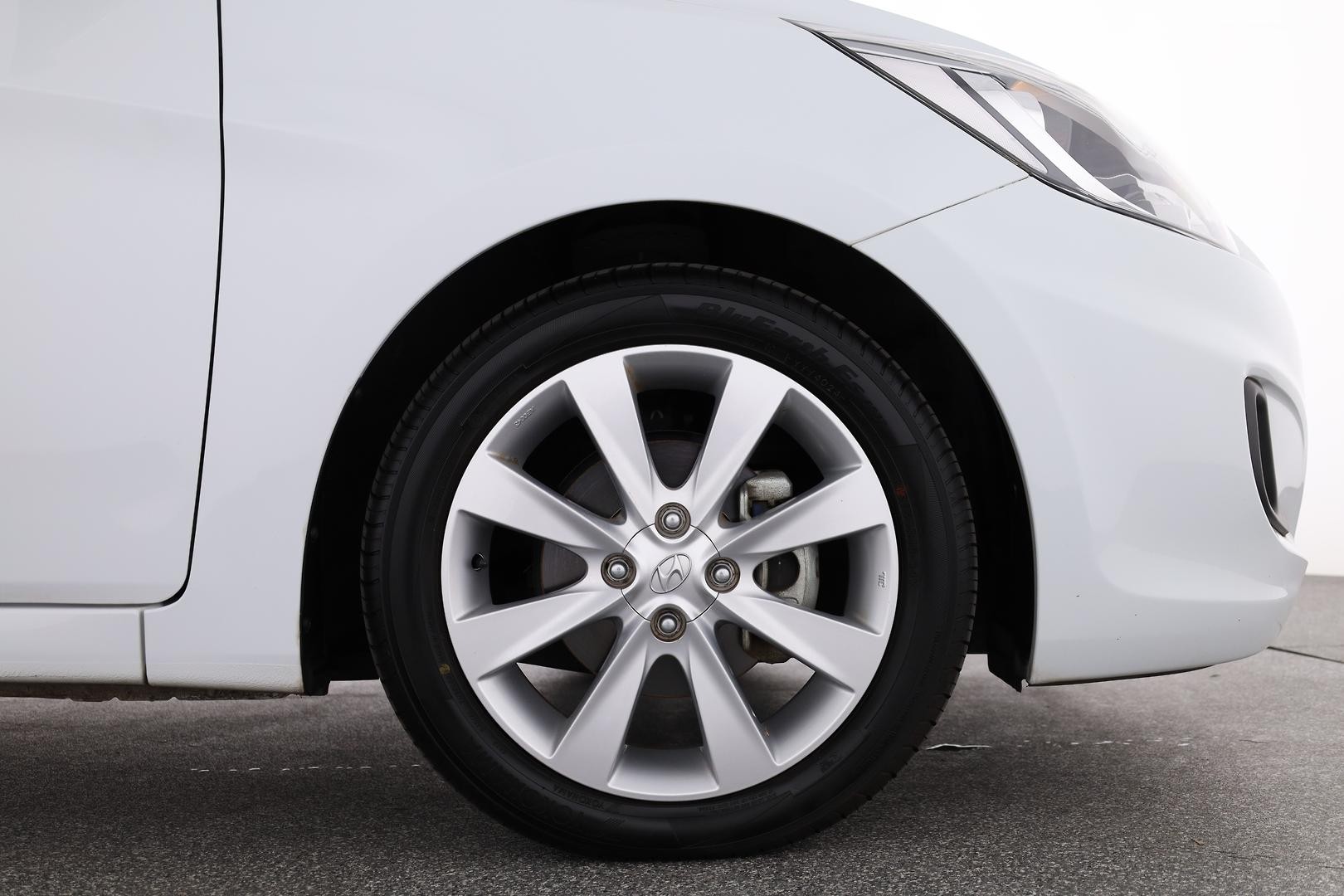 Hyundai Accent image 3