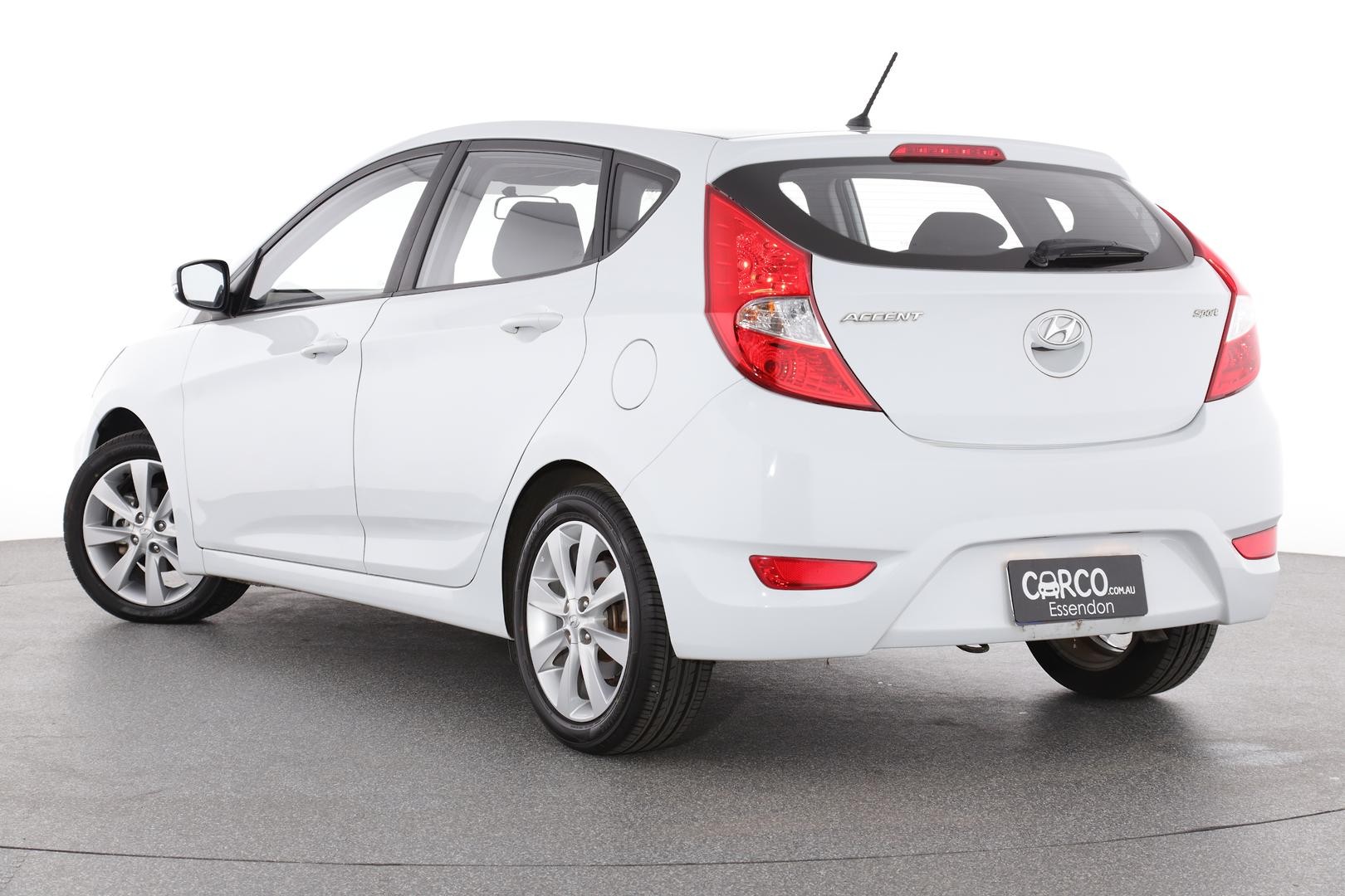 Hyundai Accent image 2
