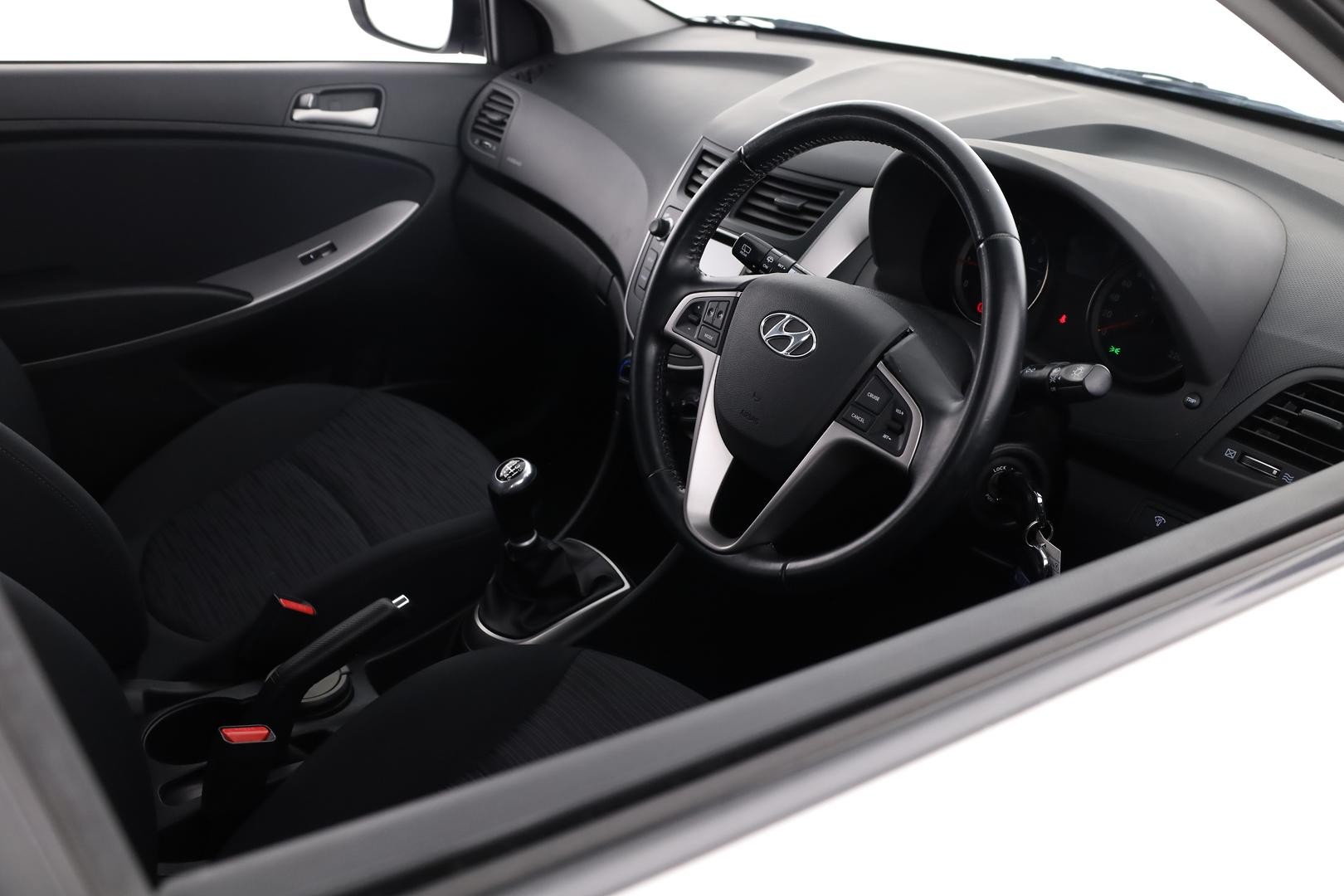 Hyundai Accent image 4