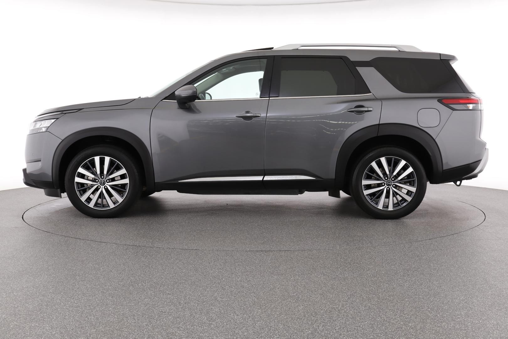 Nissan Pathfinder image 3