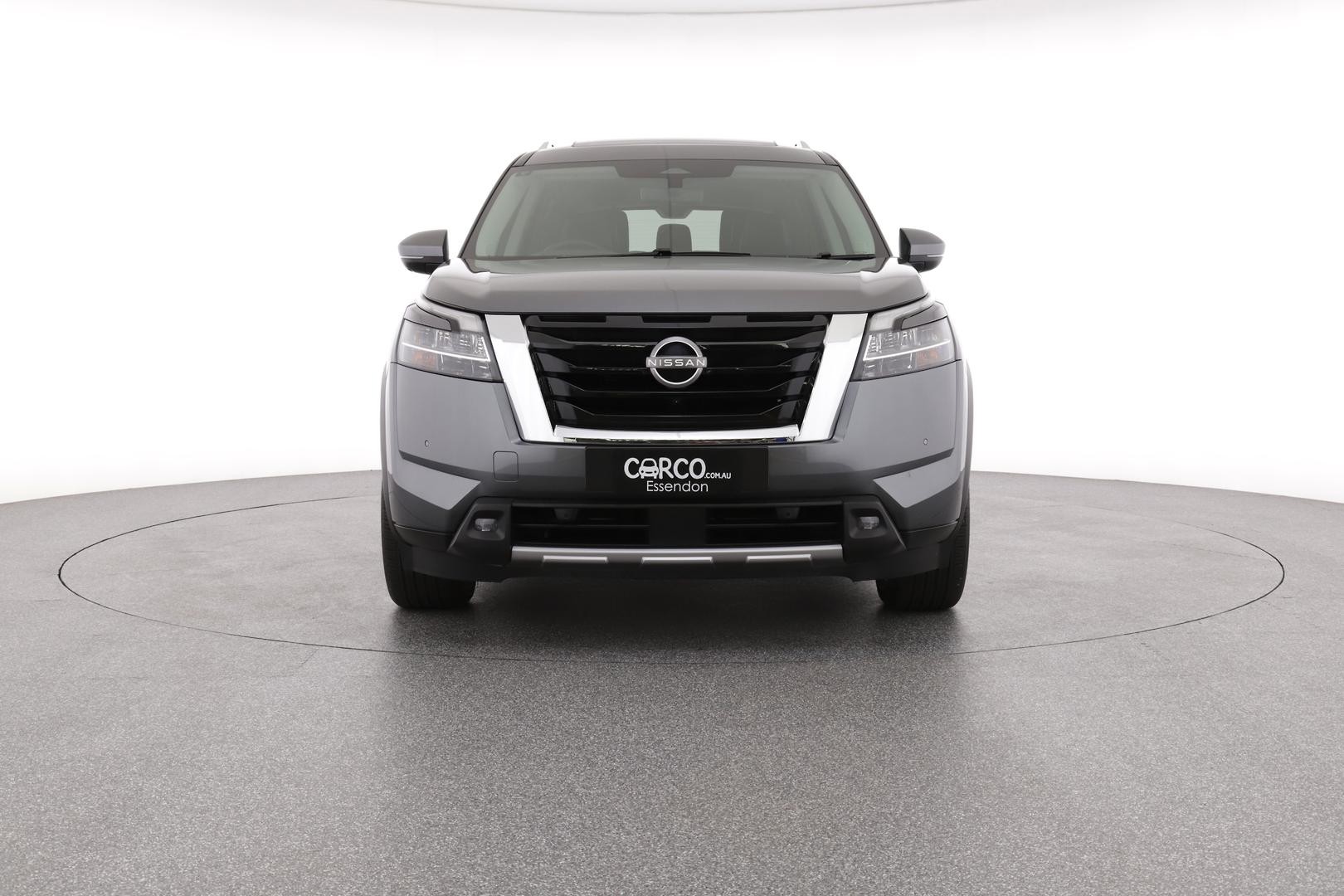 Nissan Pathfinder image 2