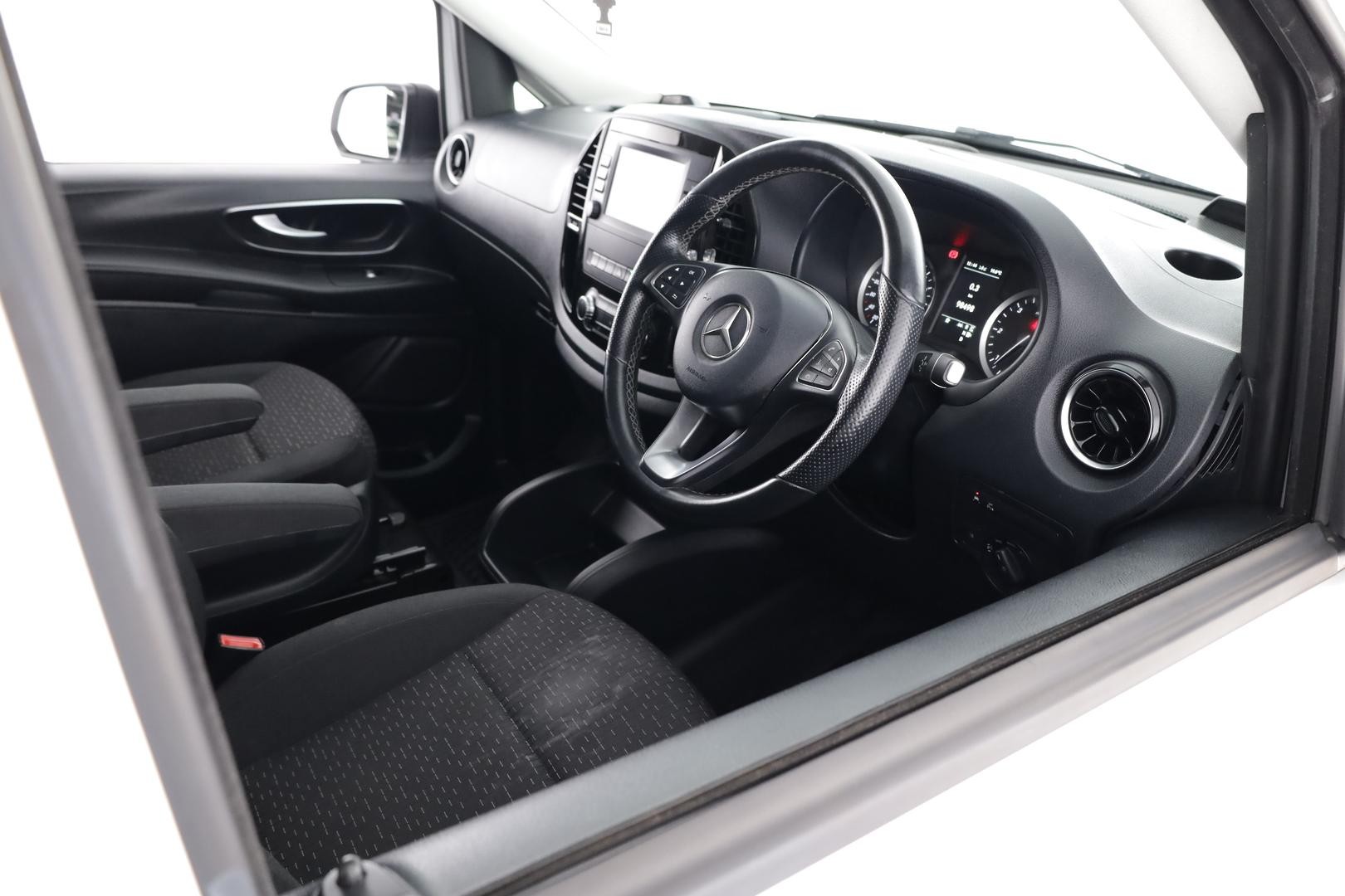 Mercedes Benz Vito image 4