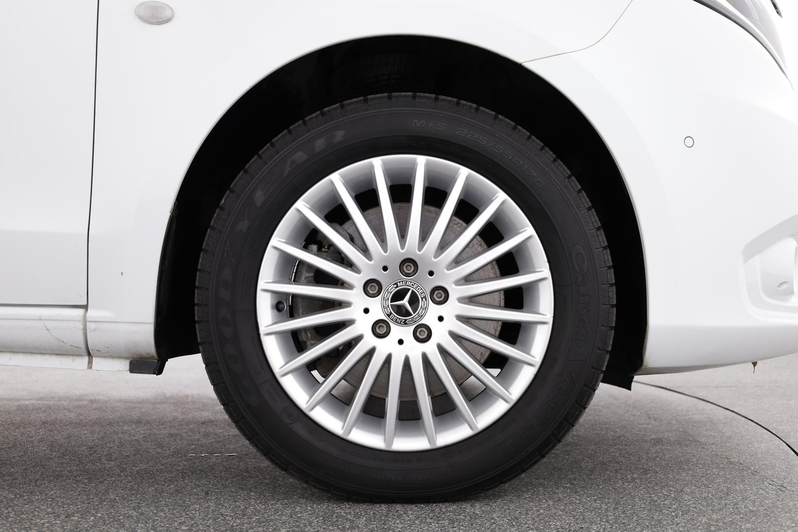 Mercedes Benz Vito image 3