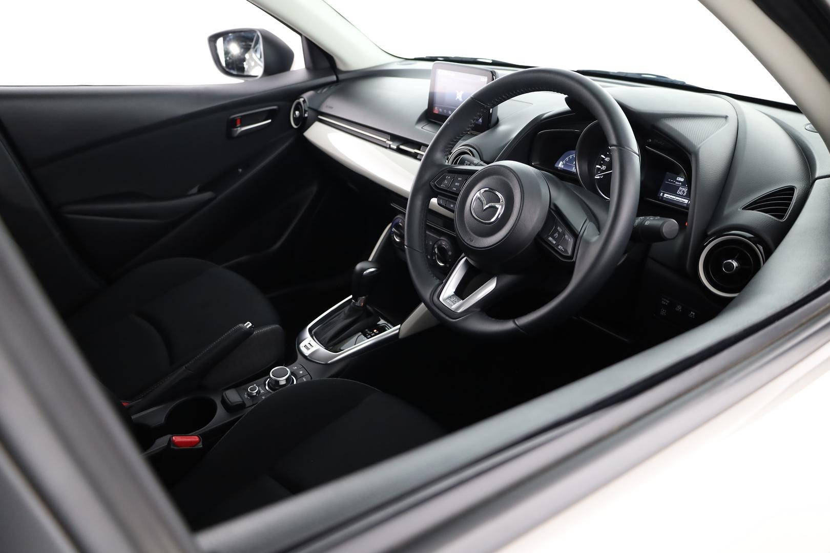 Mazda 2 image 4