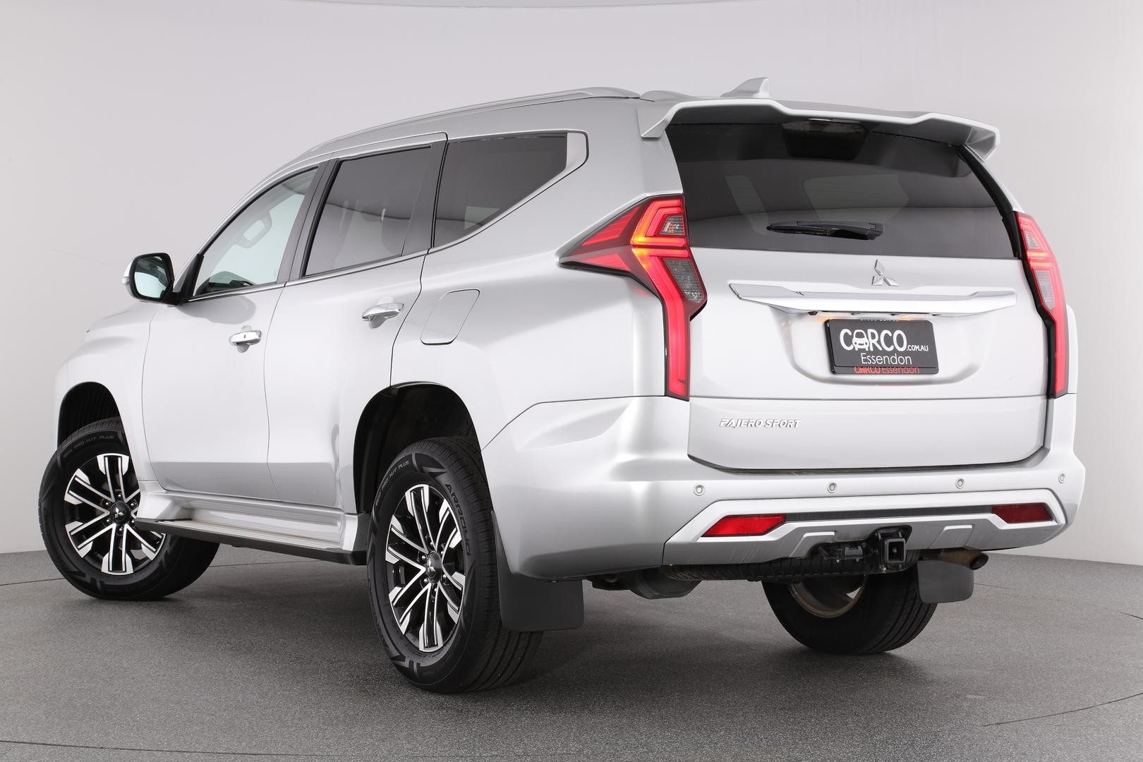 Mitsubishi Pajero Sport image 2