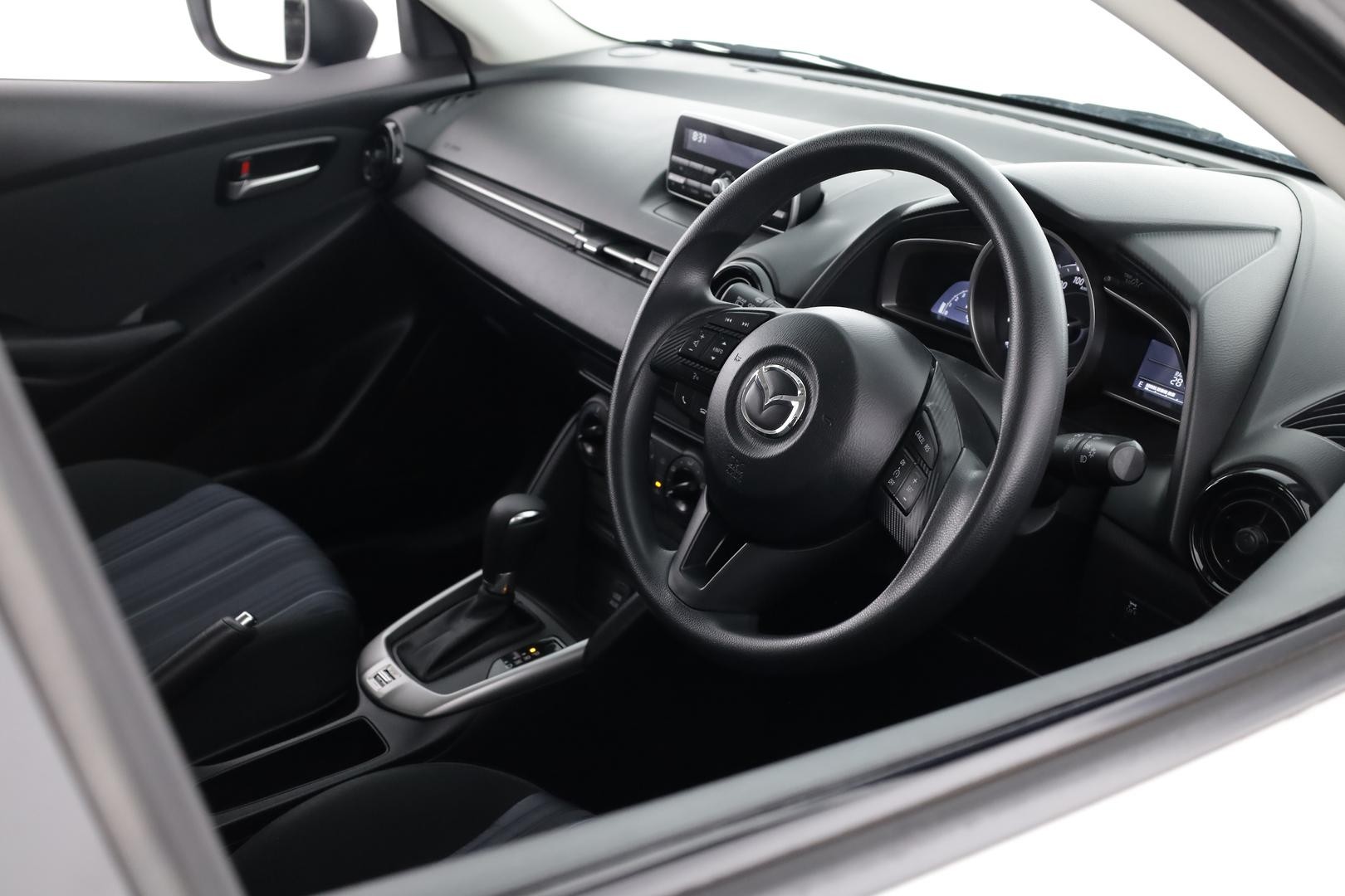 Mazda 2 image 4