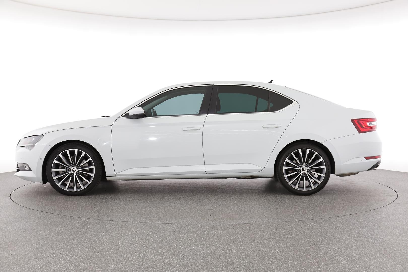 Skoda Superb image 4