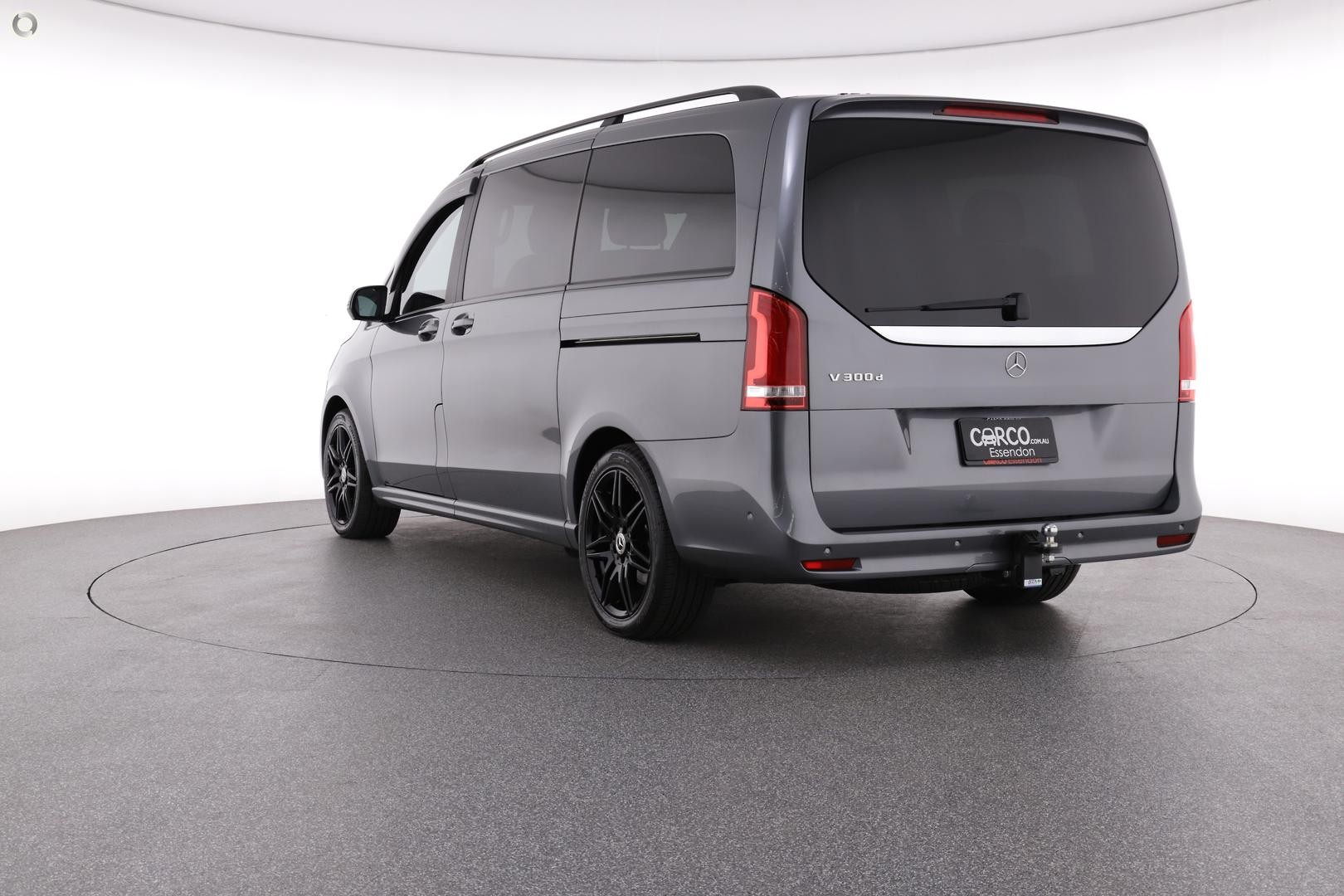 Mercedes Benz V-class image 3