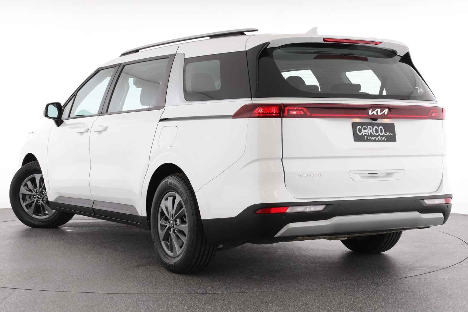 Kia Carnival image 2