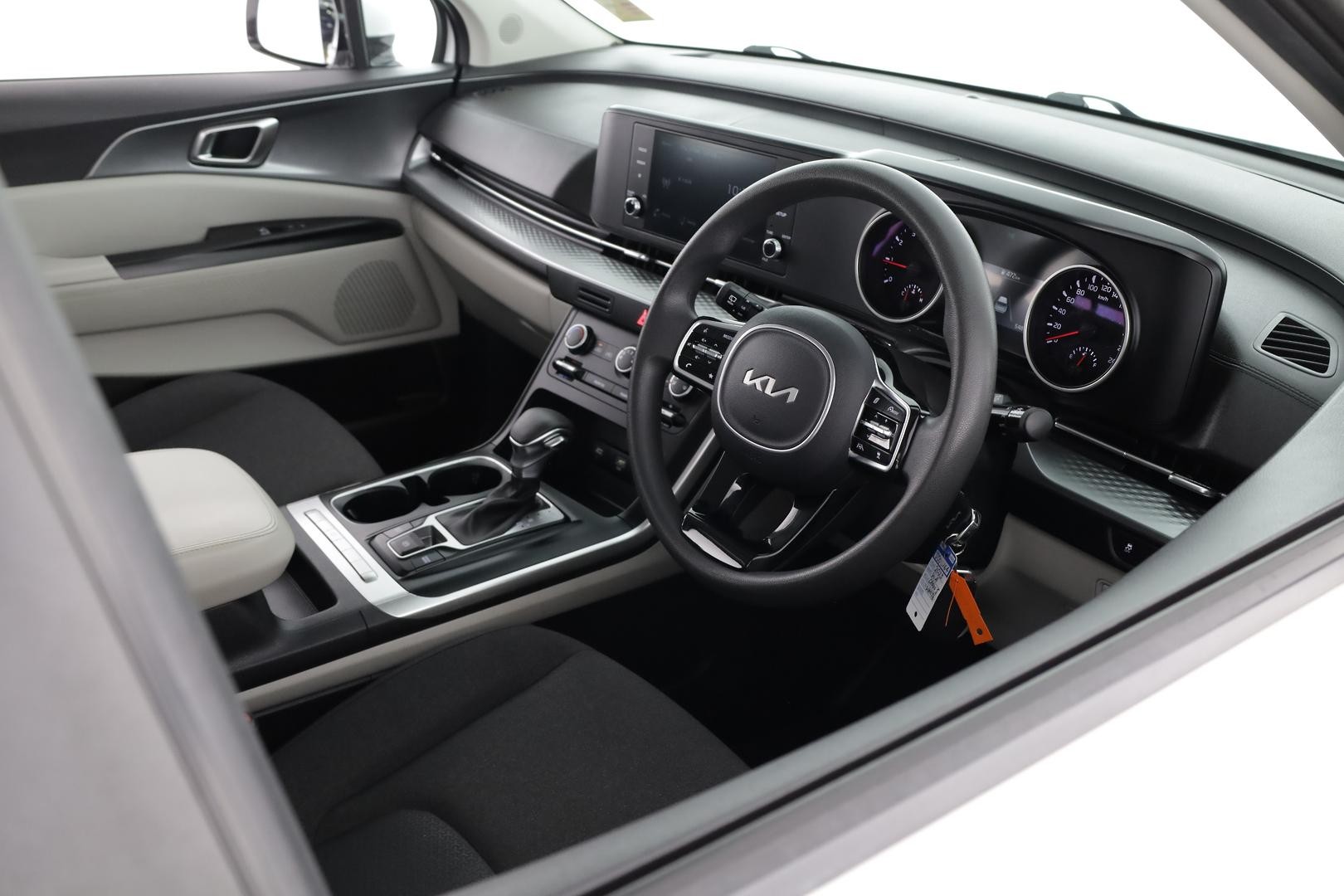 Kia Carnival image 4