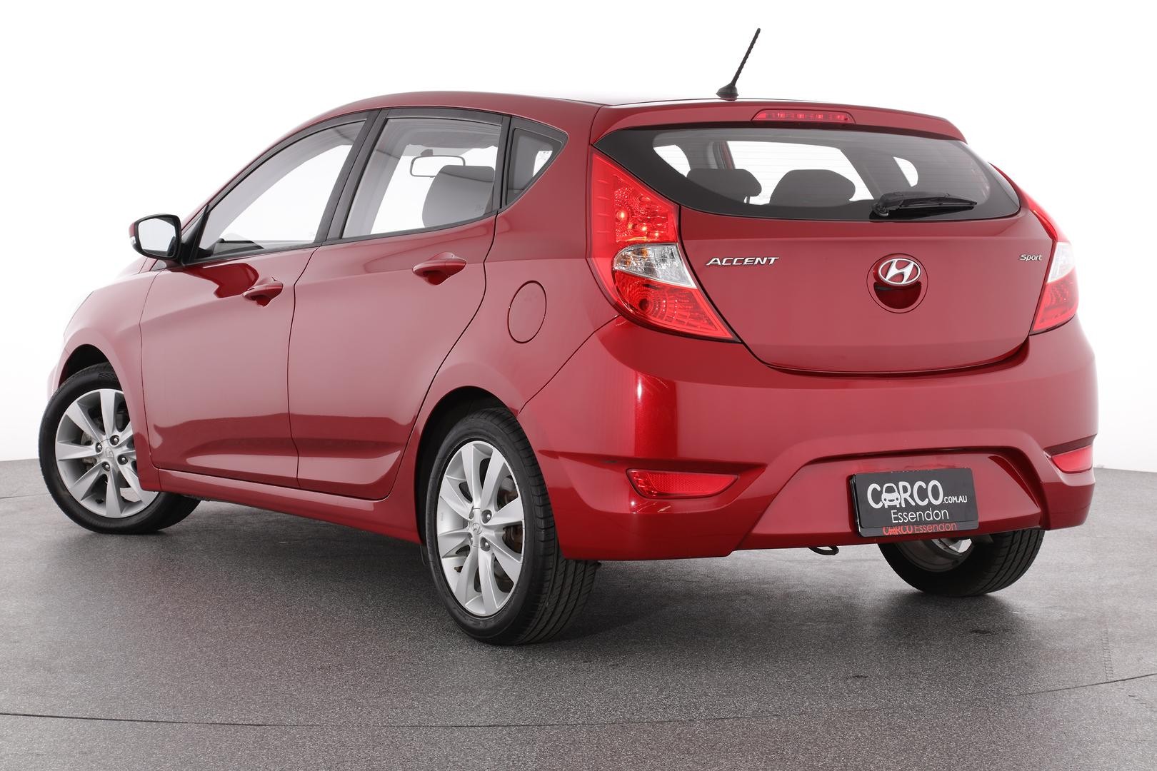 Hyundai Accent image 2