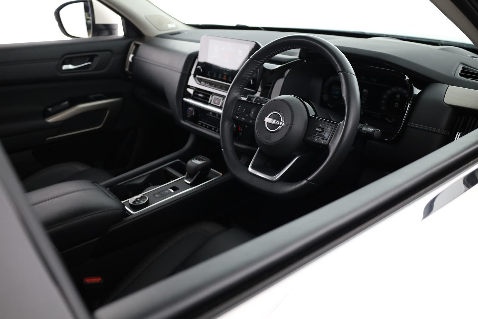 Nissan Pathfinder image 4