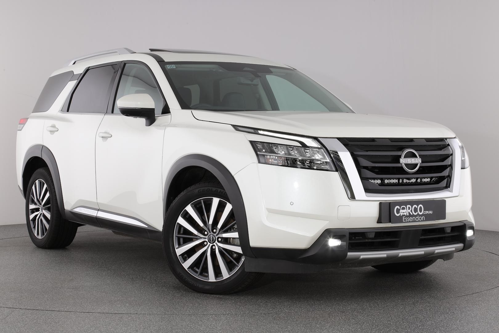 Nissan Pathfinder image 1