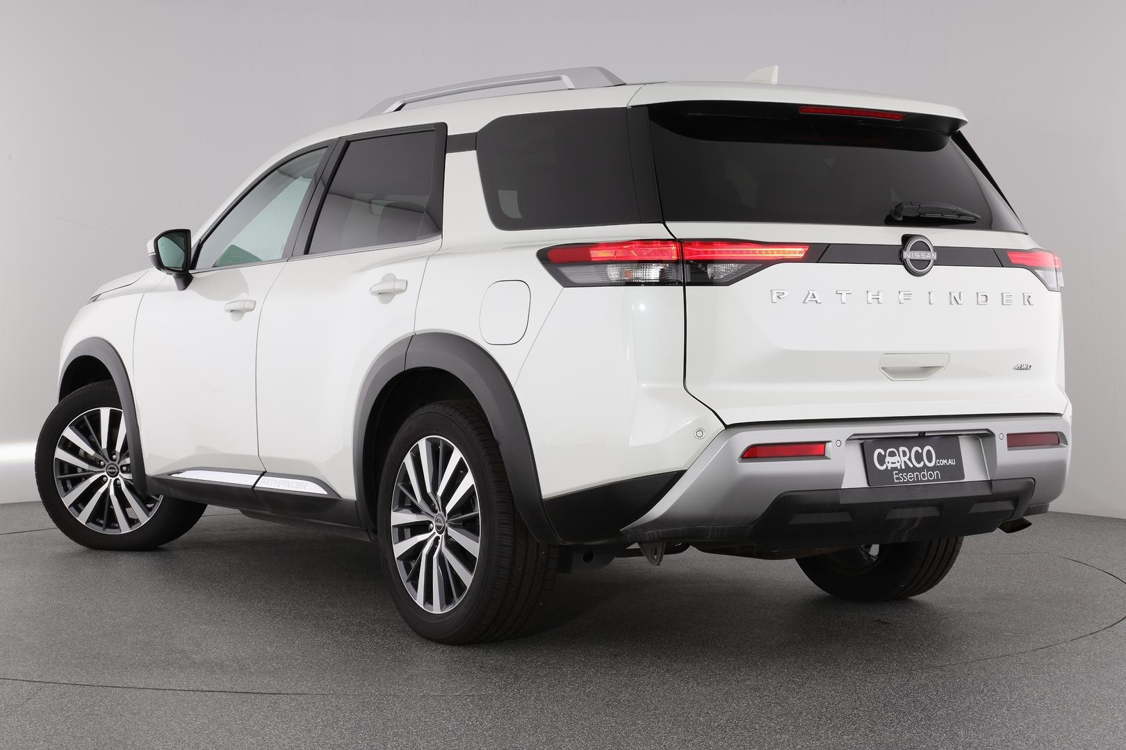 Nissan Pathfinder image 2