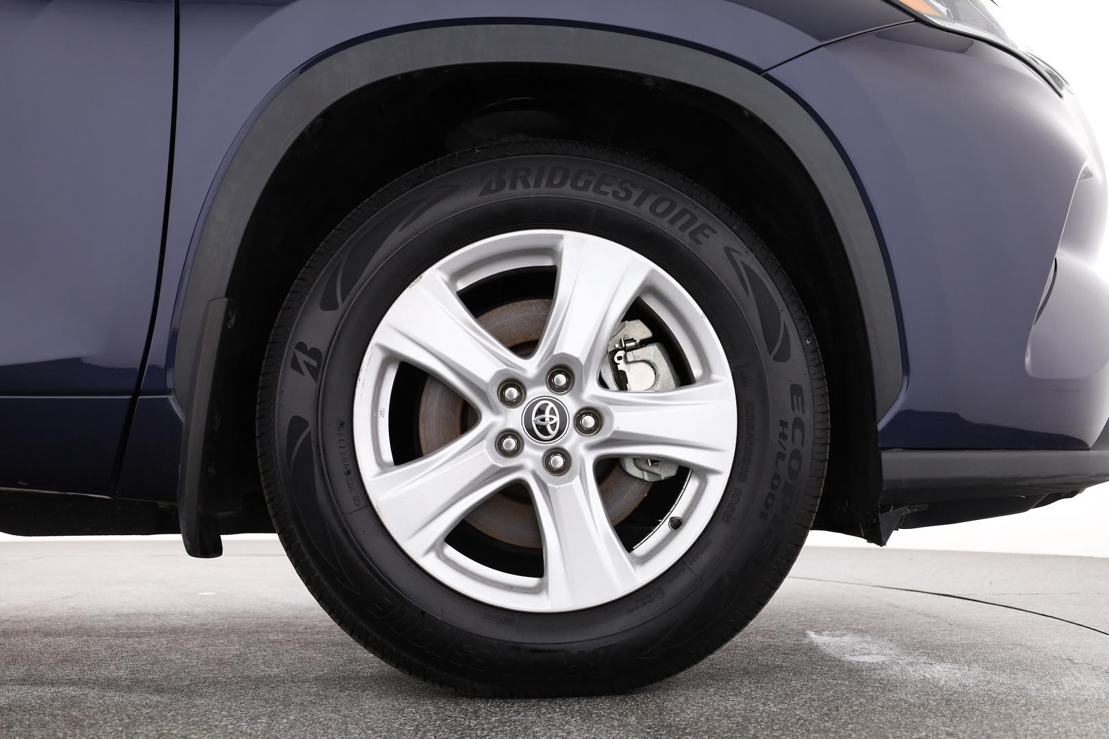 Toyota Kluger image 3
