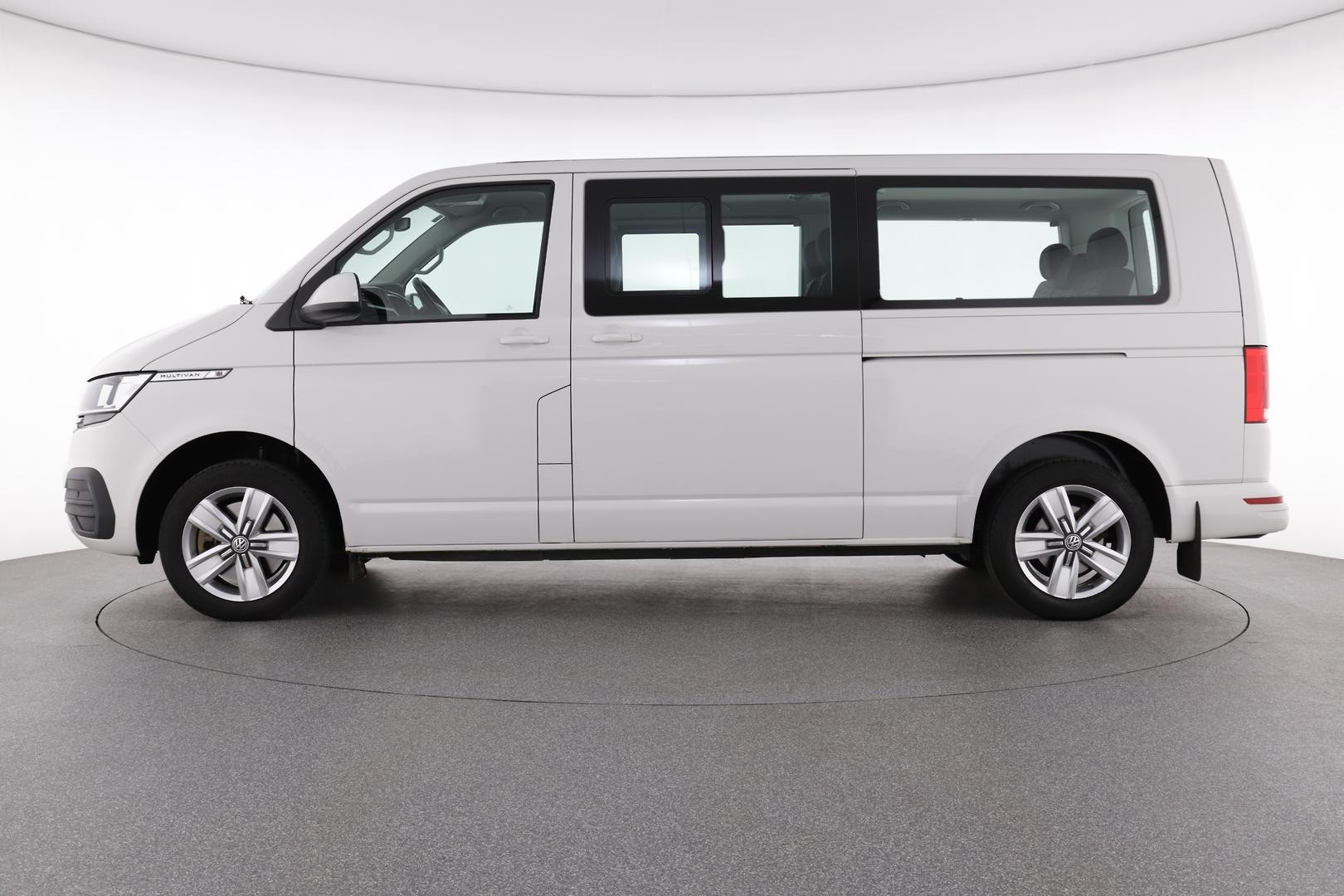 Volkswagen Multivan image 2