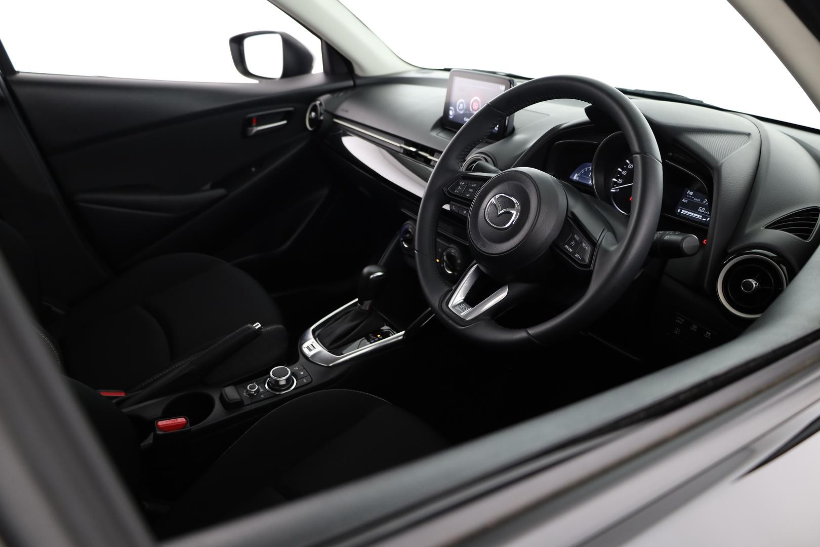 Mazda 2 image 4