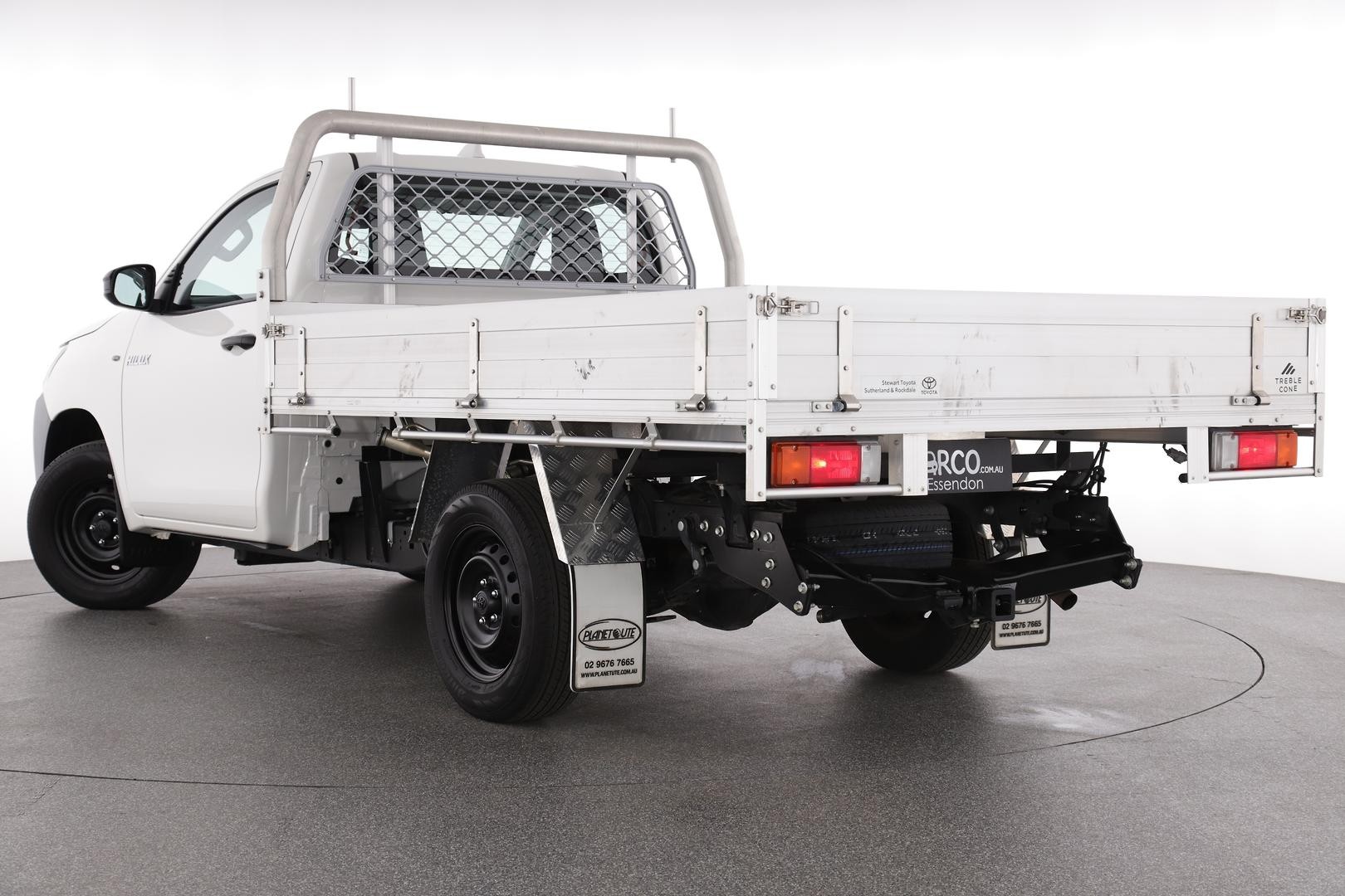 Toyota Hilux image 2