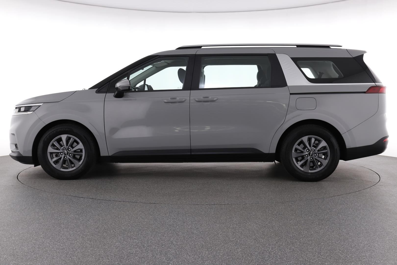 Kia Carnival image 2