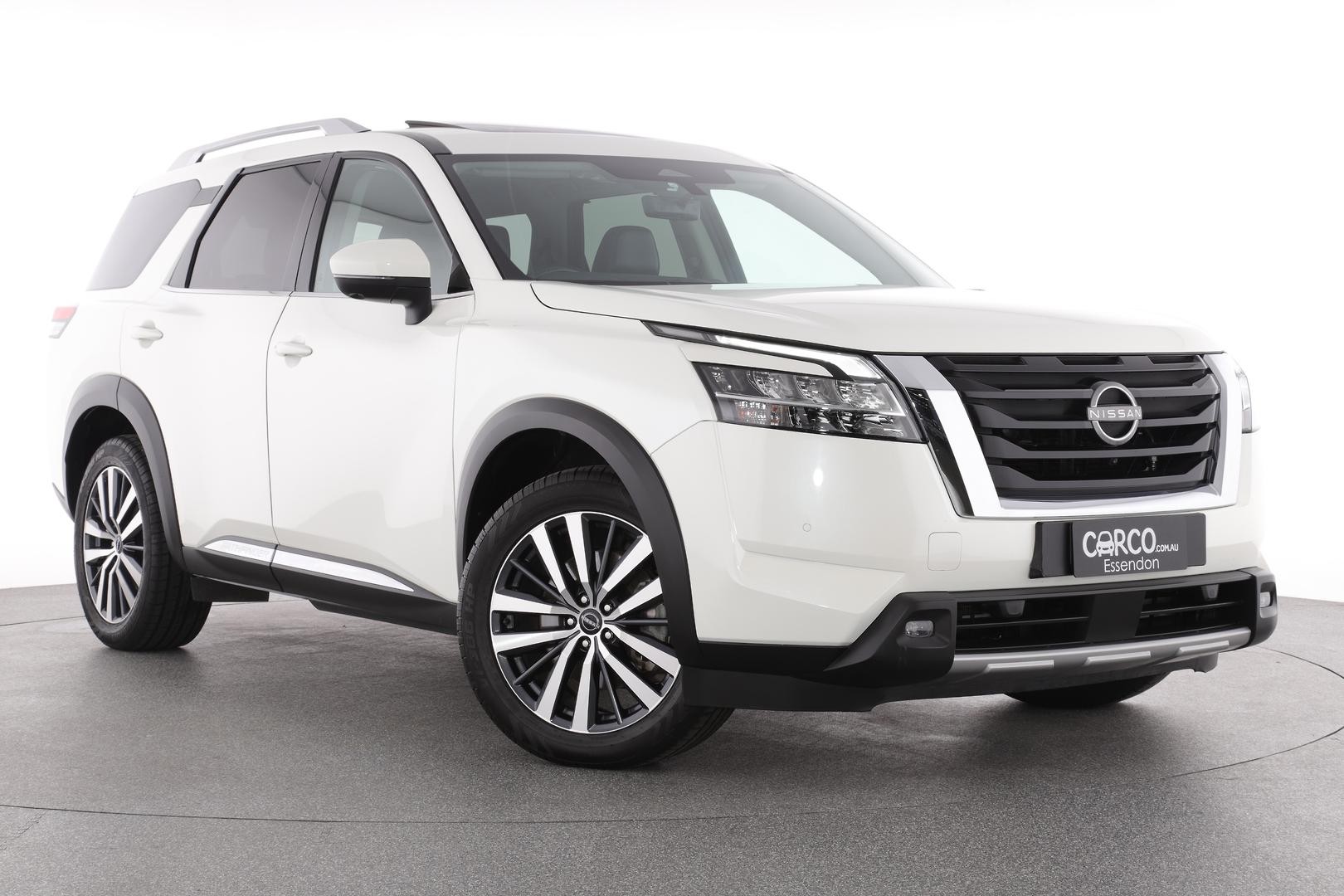 Nissan Pathfinder image 1