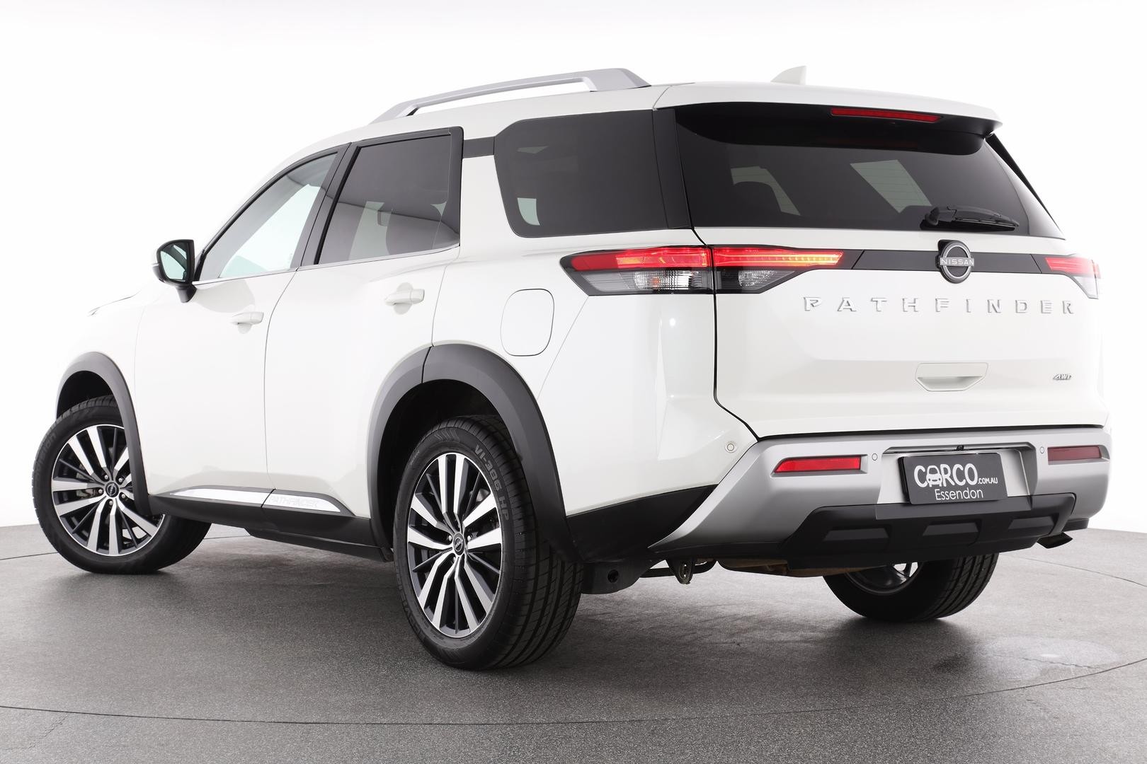 Nissan Pathfinder image 2