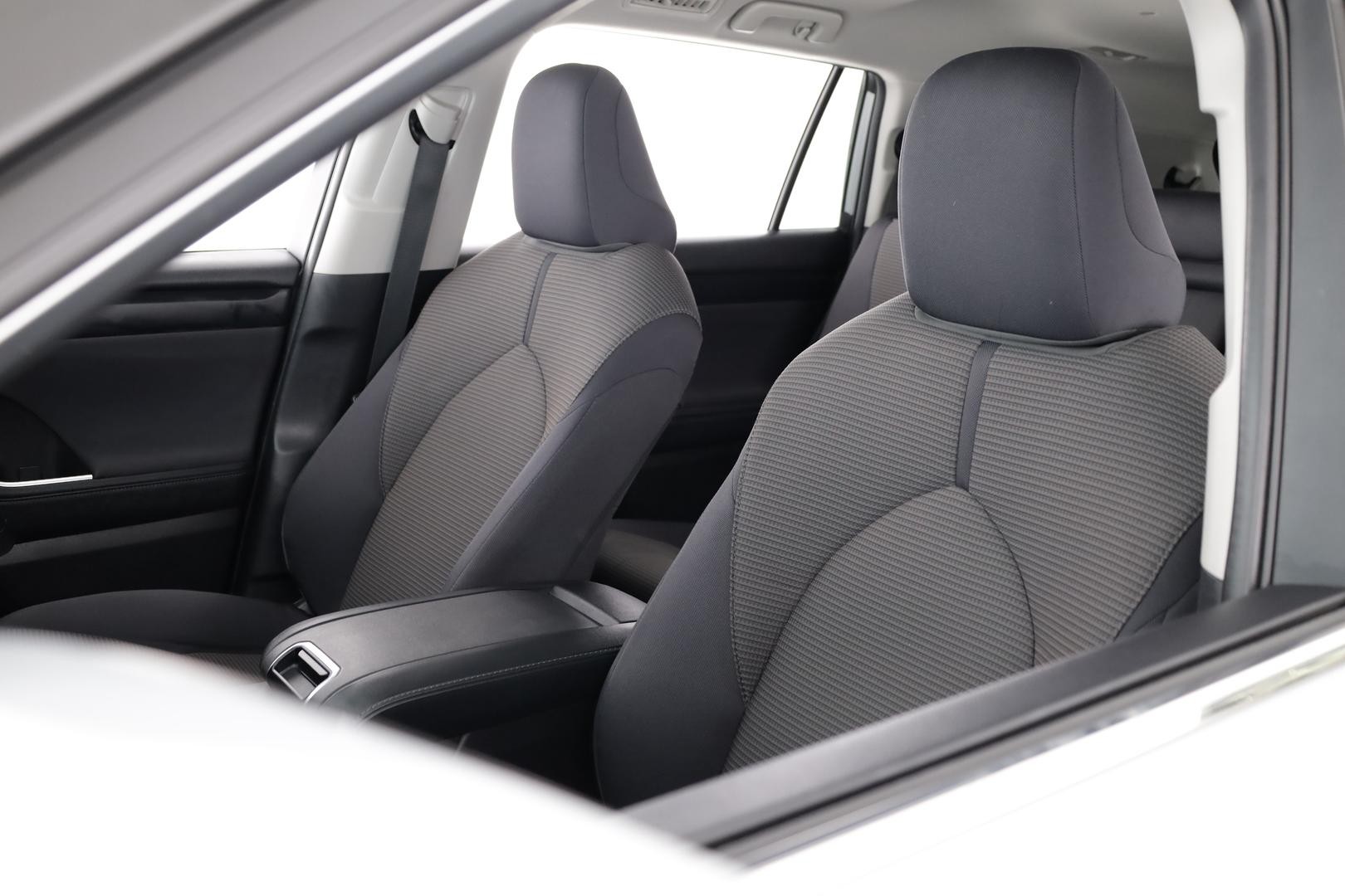 Toyota Kluger image 4