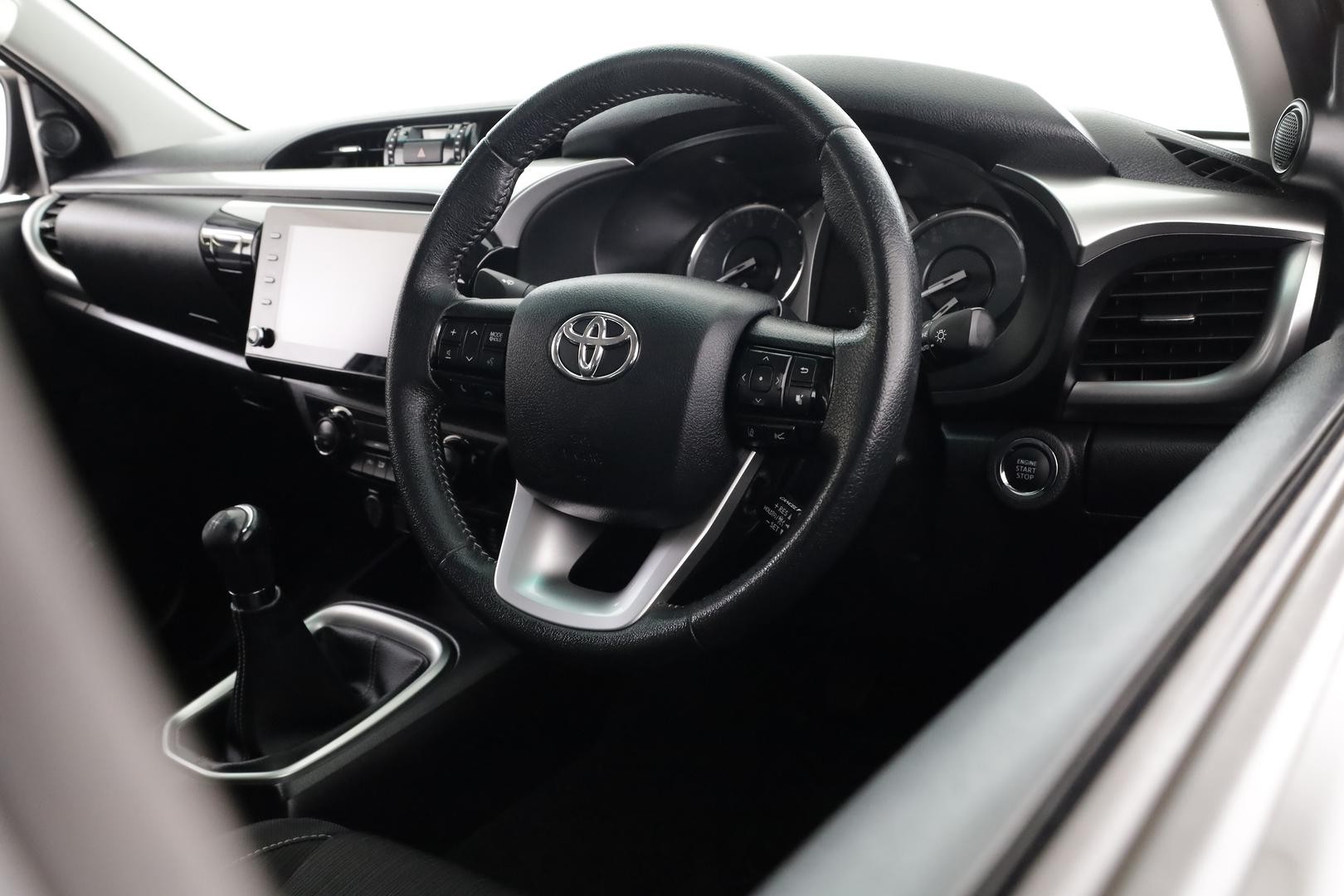 Toyota Hilux image 2