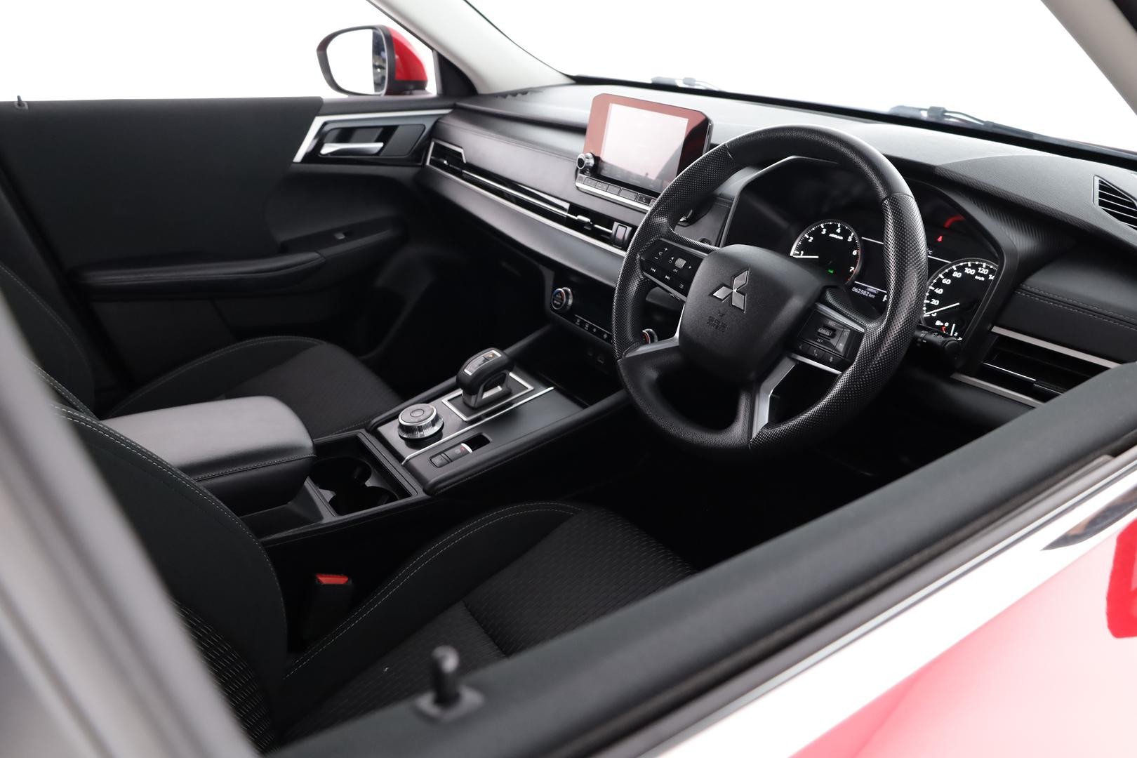 Mitsubishi Outlander image 4