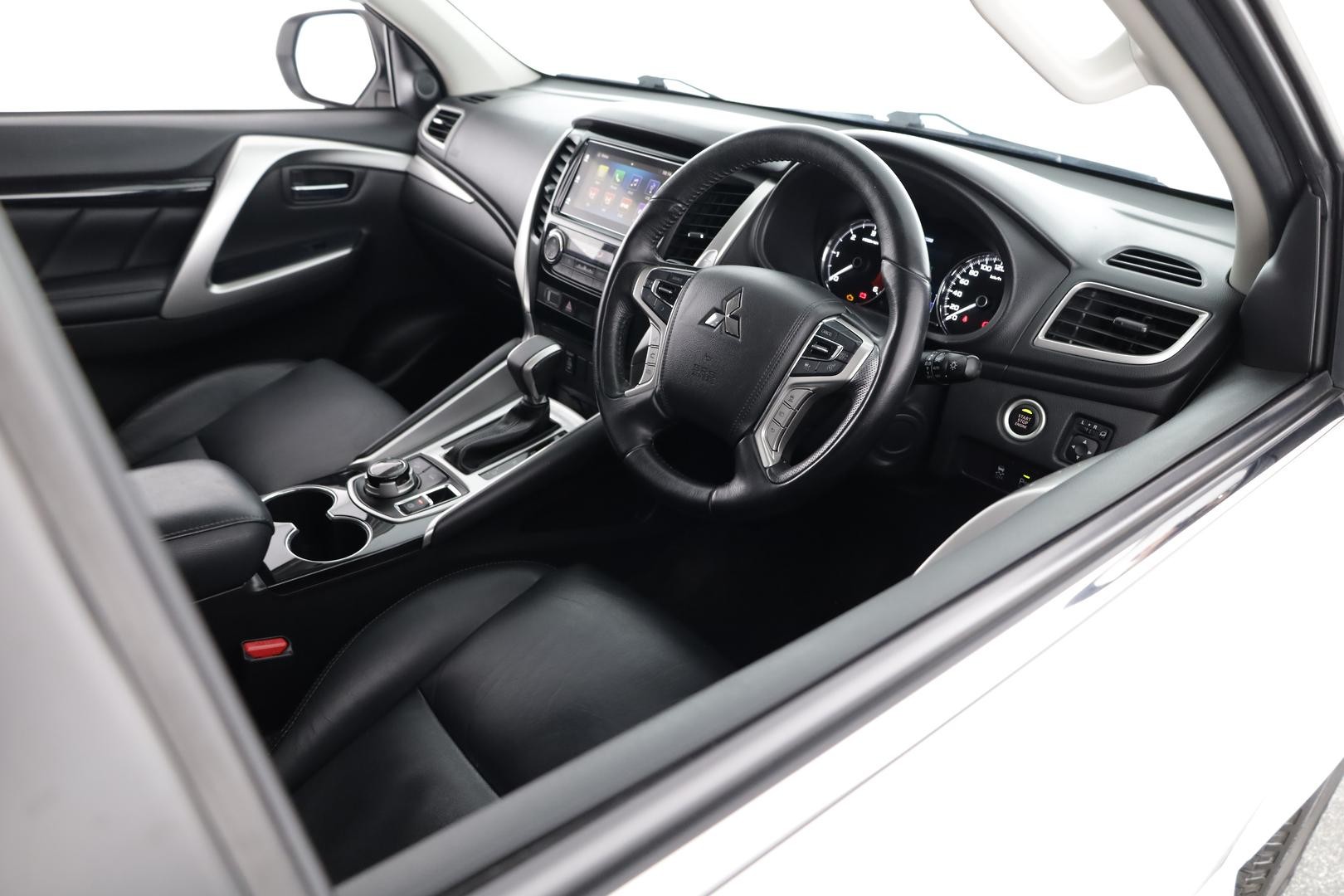 Mitsubishi Pajero Sport image 4