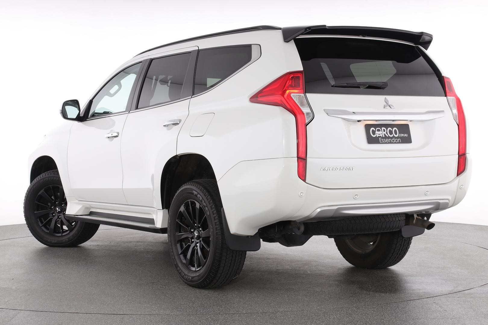 Mitsubishi Pajero Sport image 2