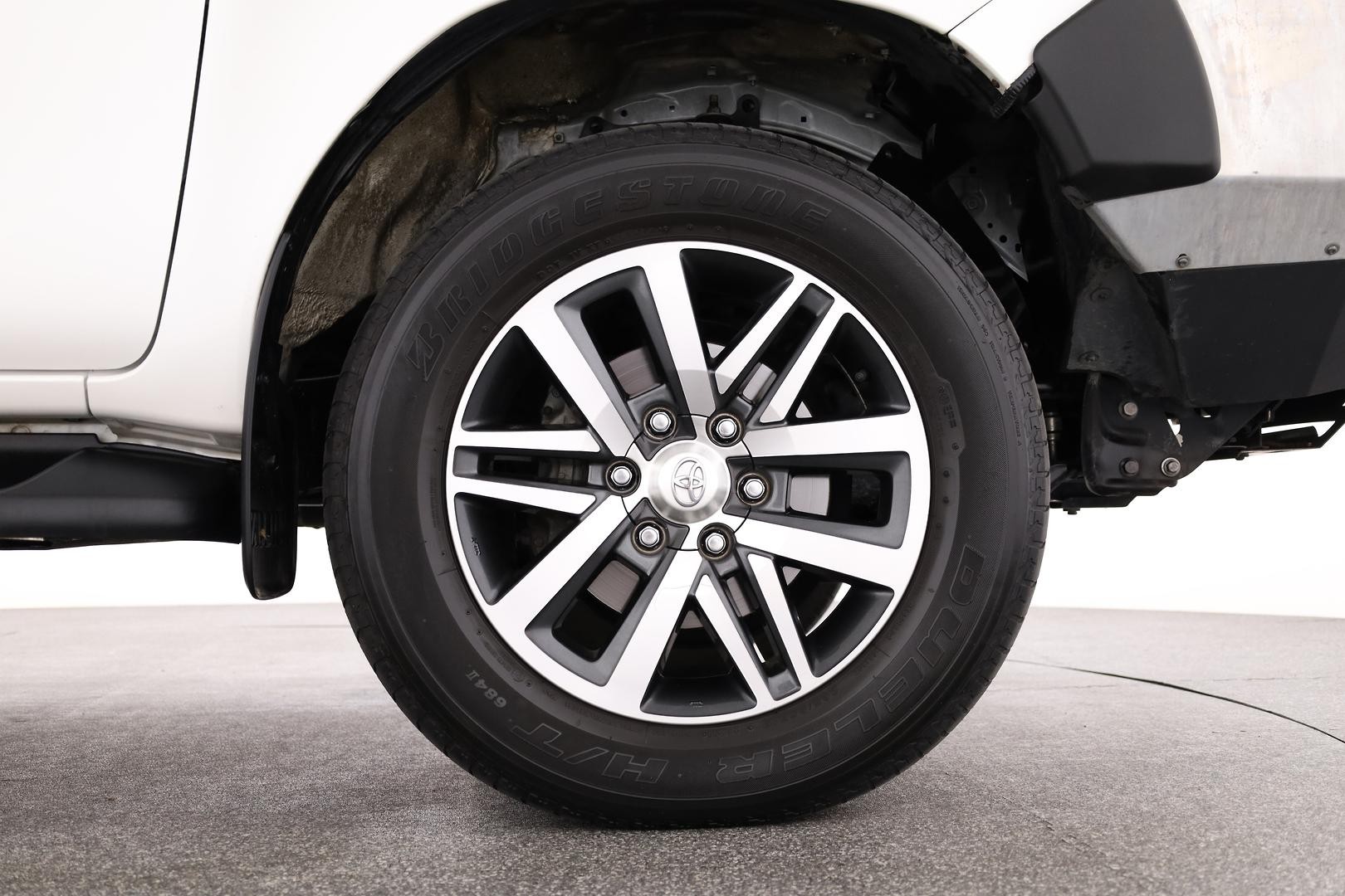 Toyota Hilux image 3