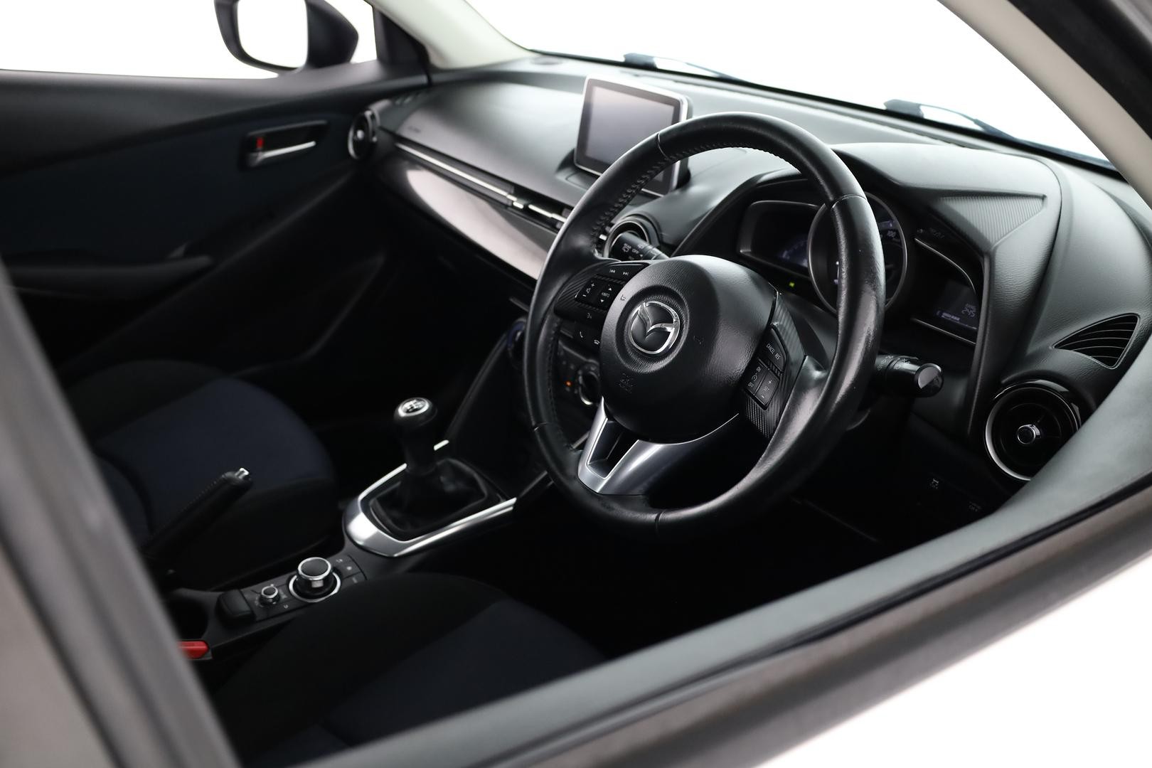 Mazda 2 image 4
