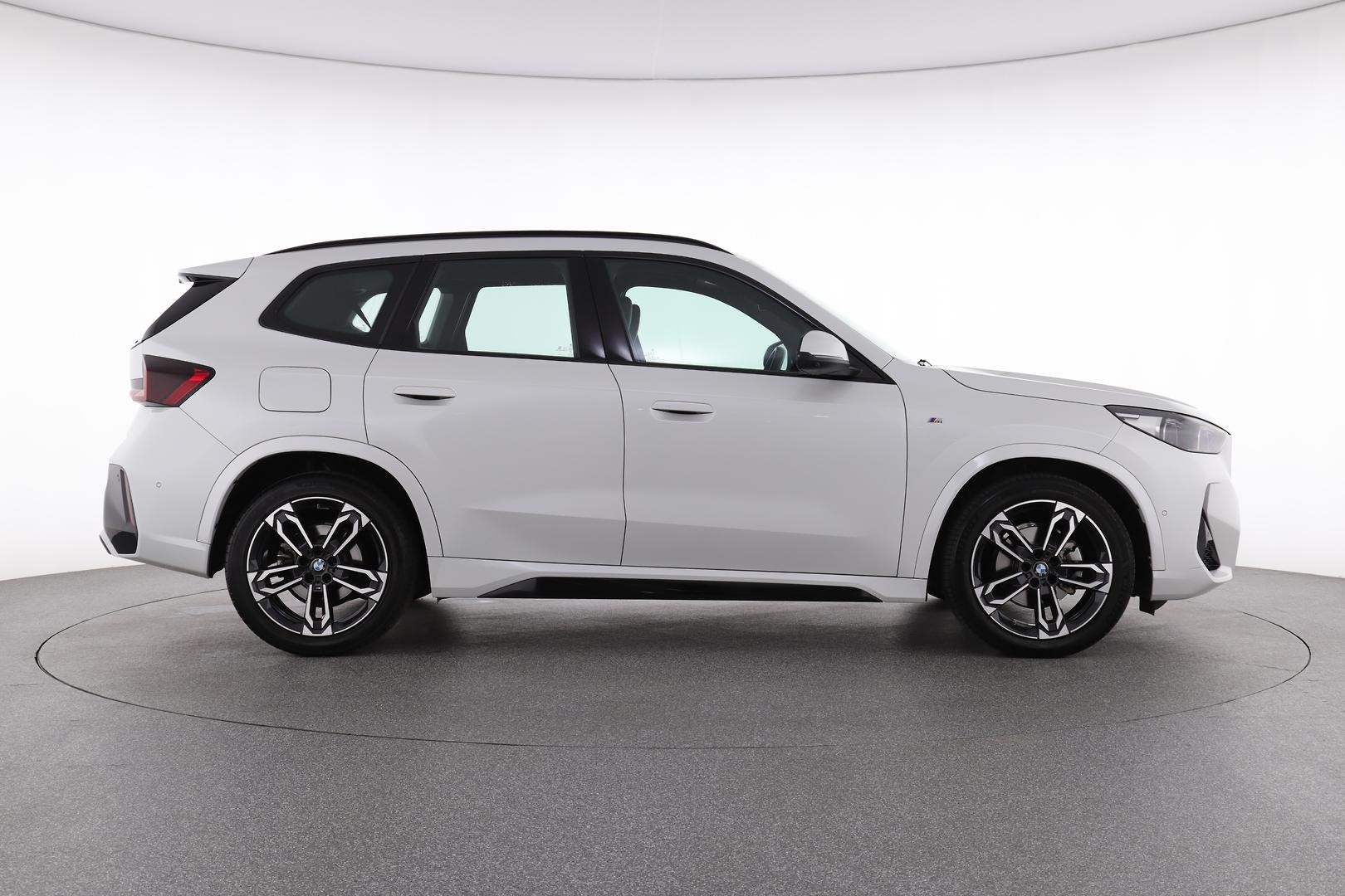 BMW X1 image 2