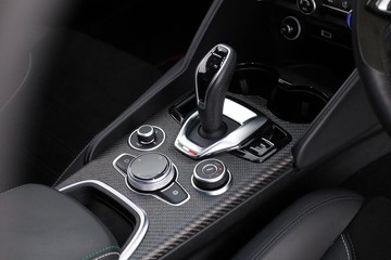 https://dvg-vehicle-assets.s3.amazonaws.com/C002216/8ni39izaxzr8jfydum1z92ue6.jpg