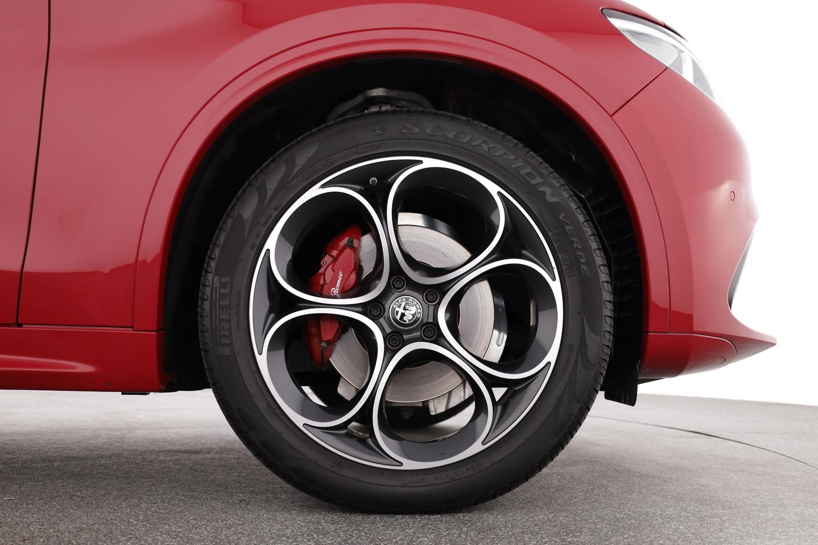 Alfa Romeo Stelvio image 3