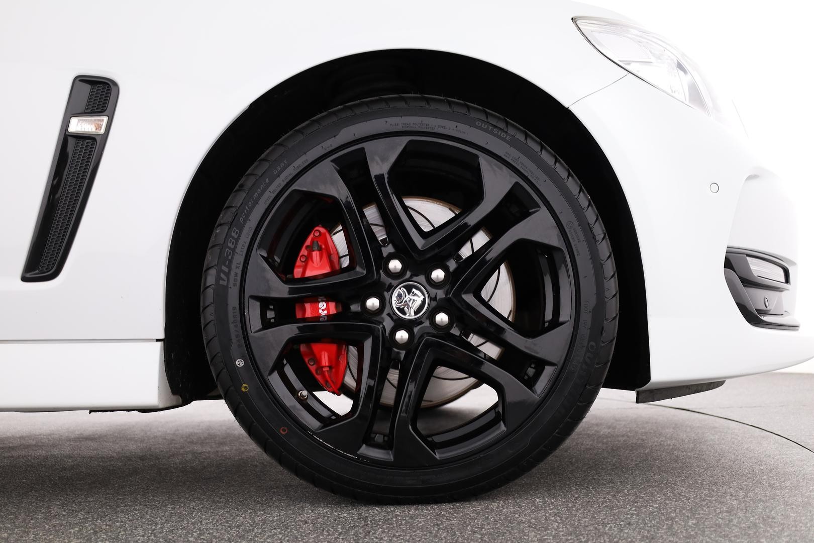 Holden Commodore image 3