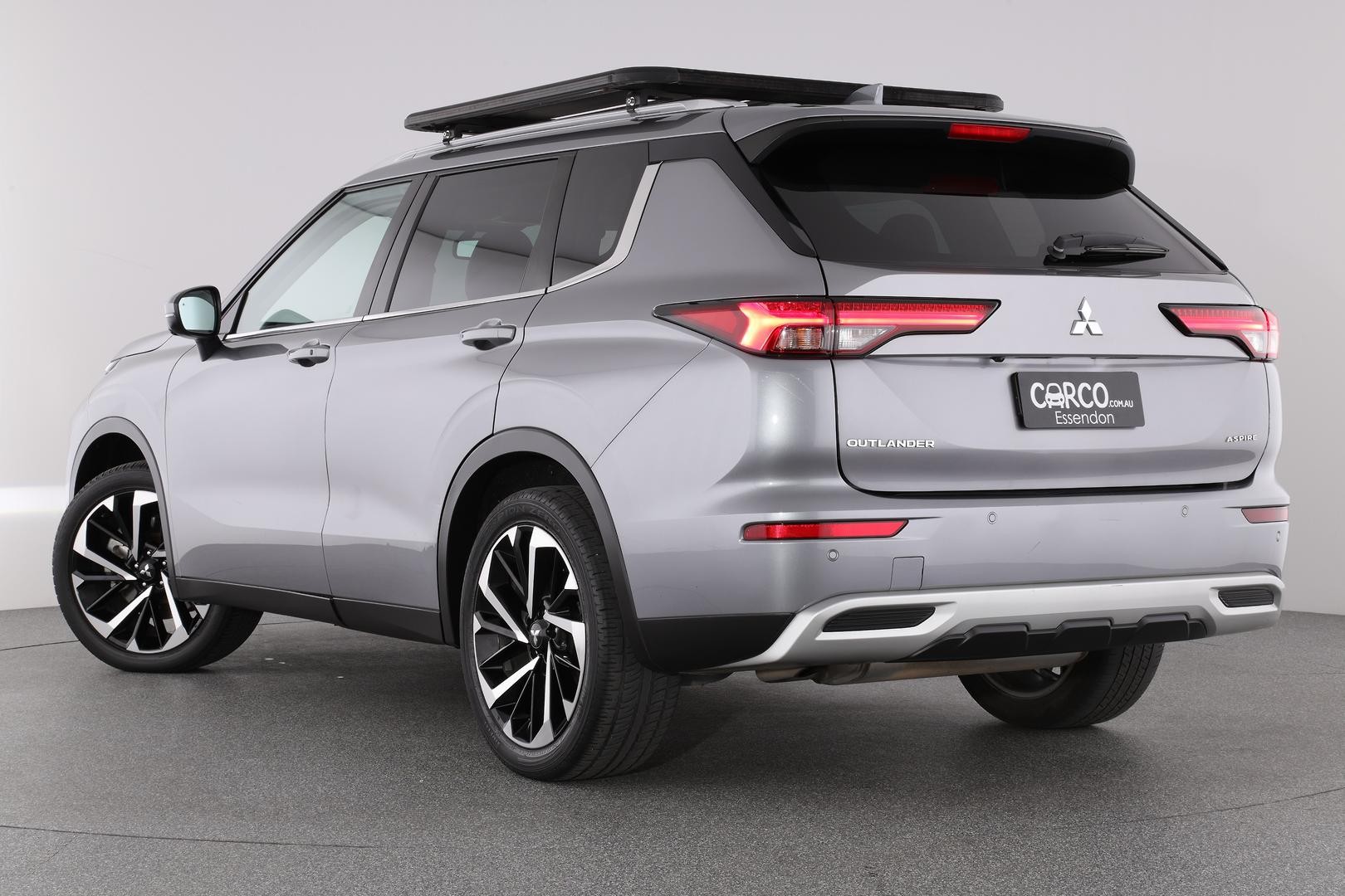 Mitsubishi Outlander image 2