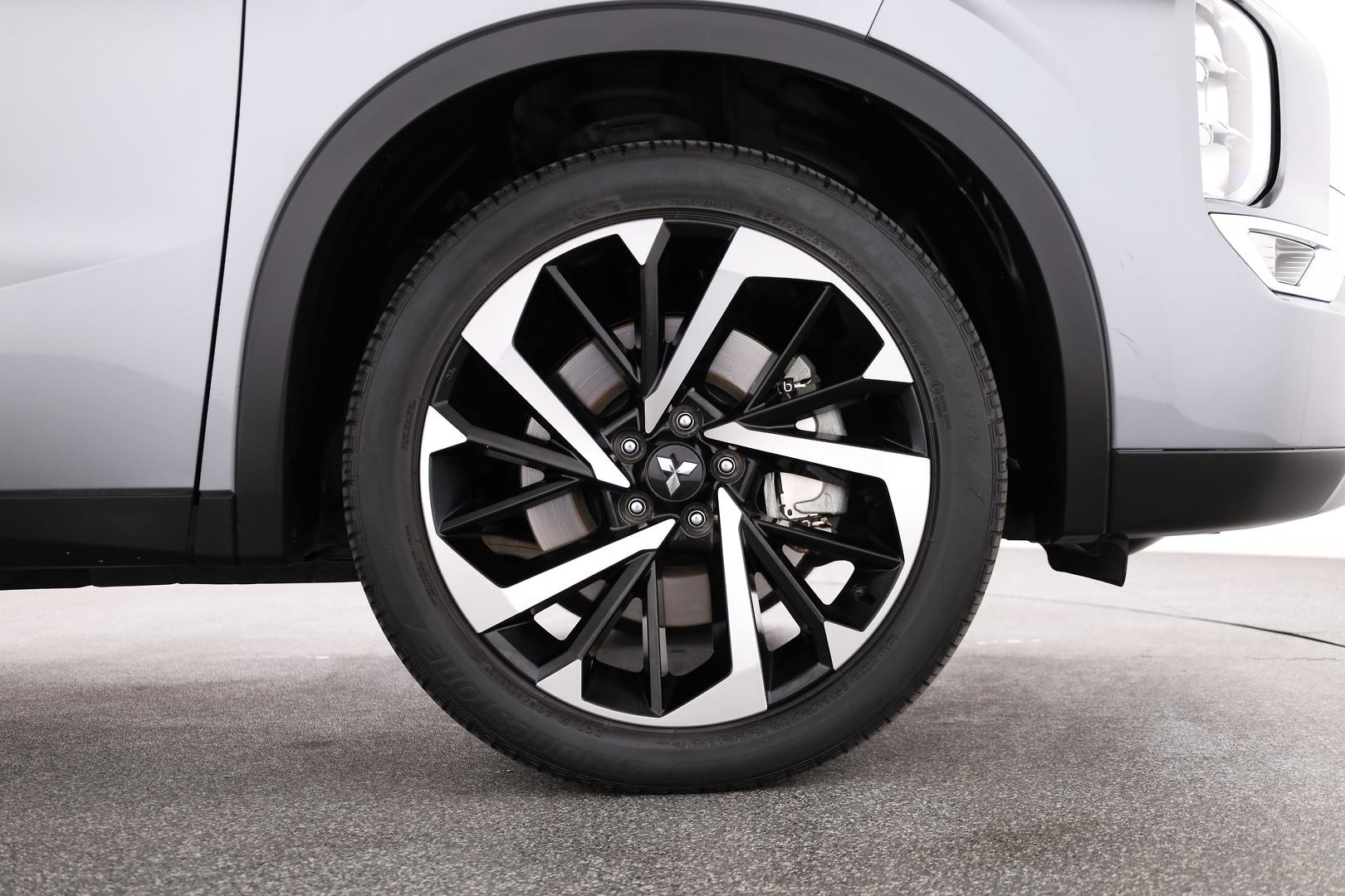 Mitsubishi Outlander image 3