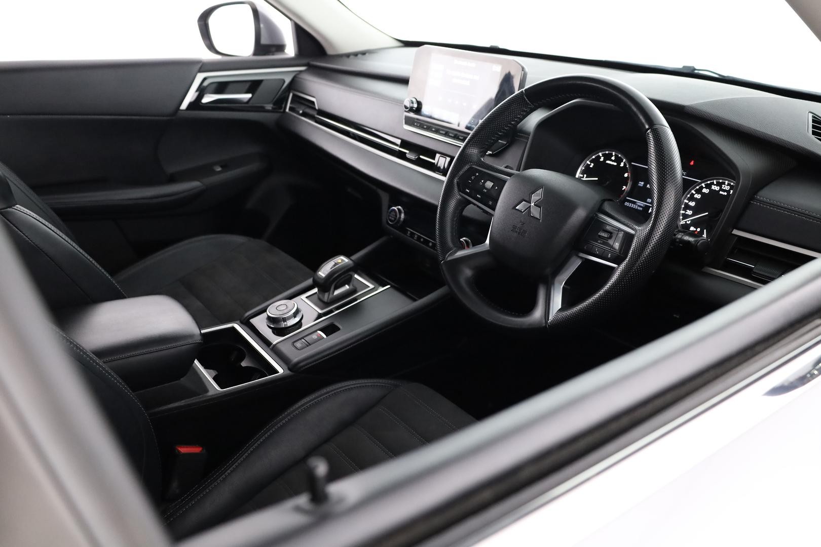 Mitsubishi Outlander image 4