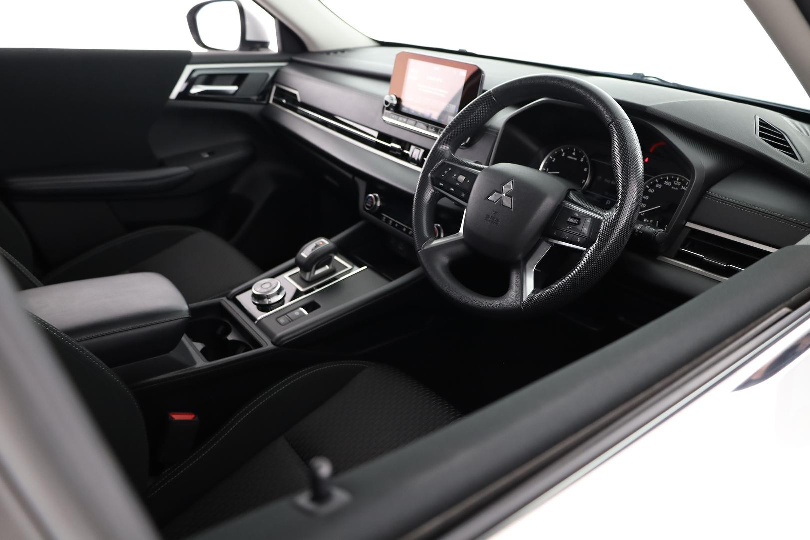 Mitsubishi Outlander image 4