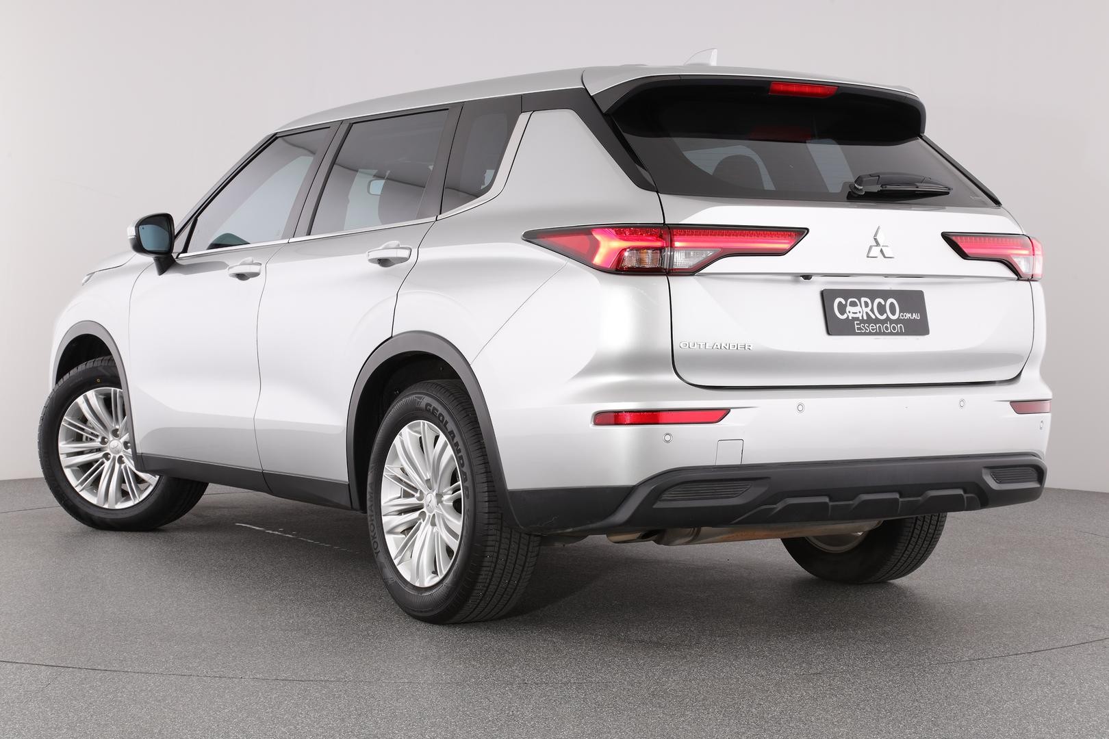 Mitsubishi Outlander image 2