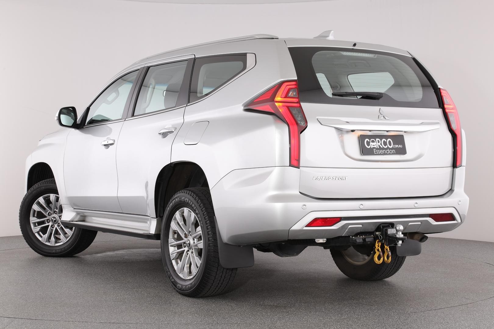 Mitsubishi Pajero Sport image 2