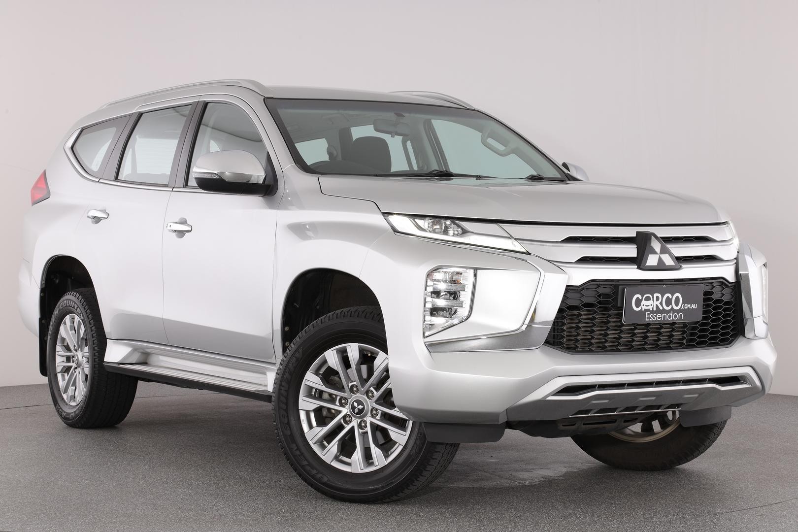 Mitsubishi Pajero Sport image 1