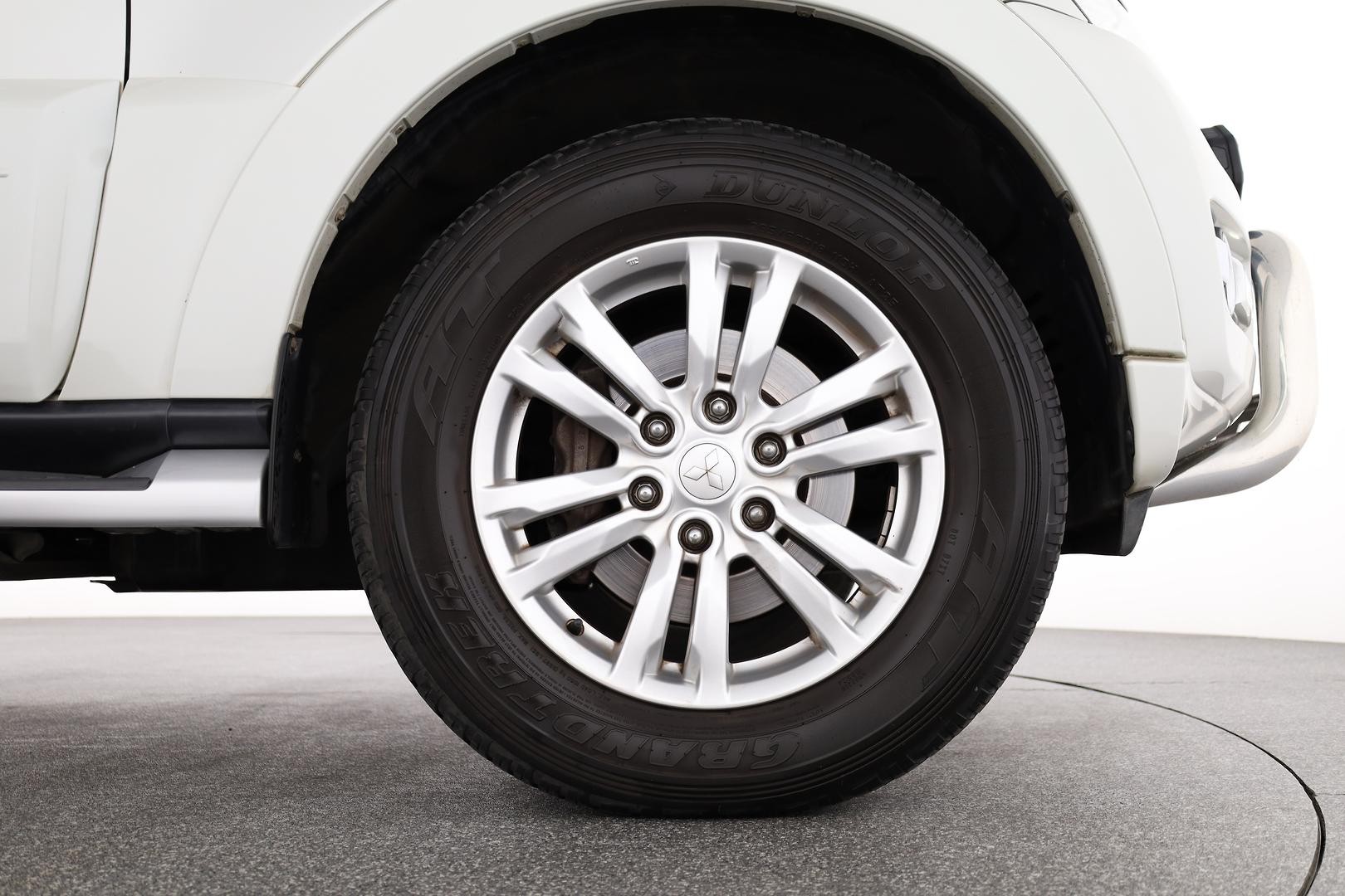 Mitsubishi Pajero image 3