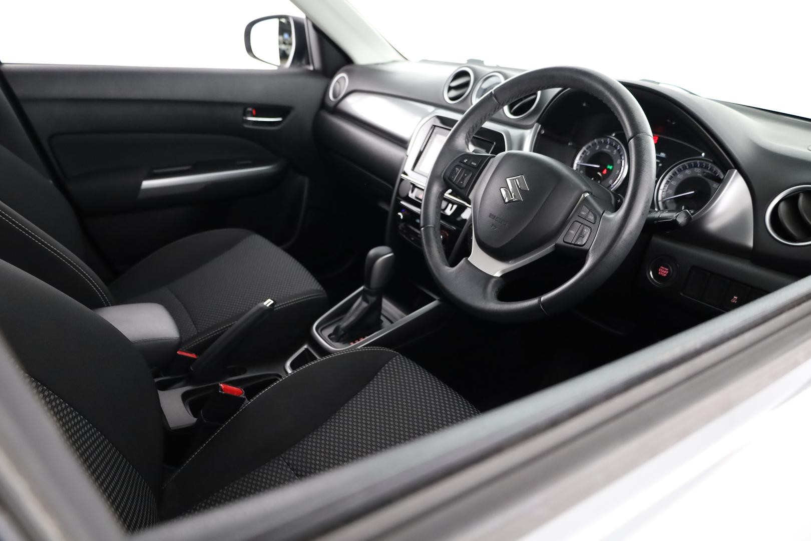 Suzuki Vitara image 4