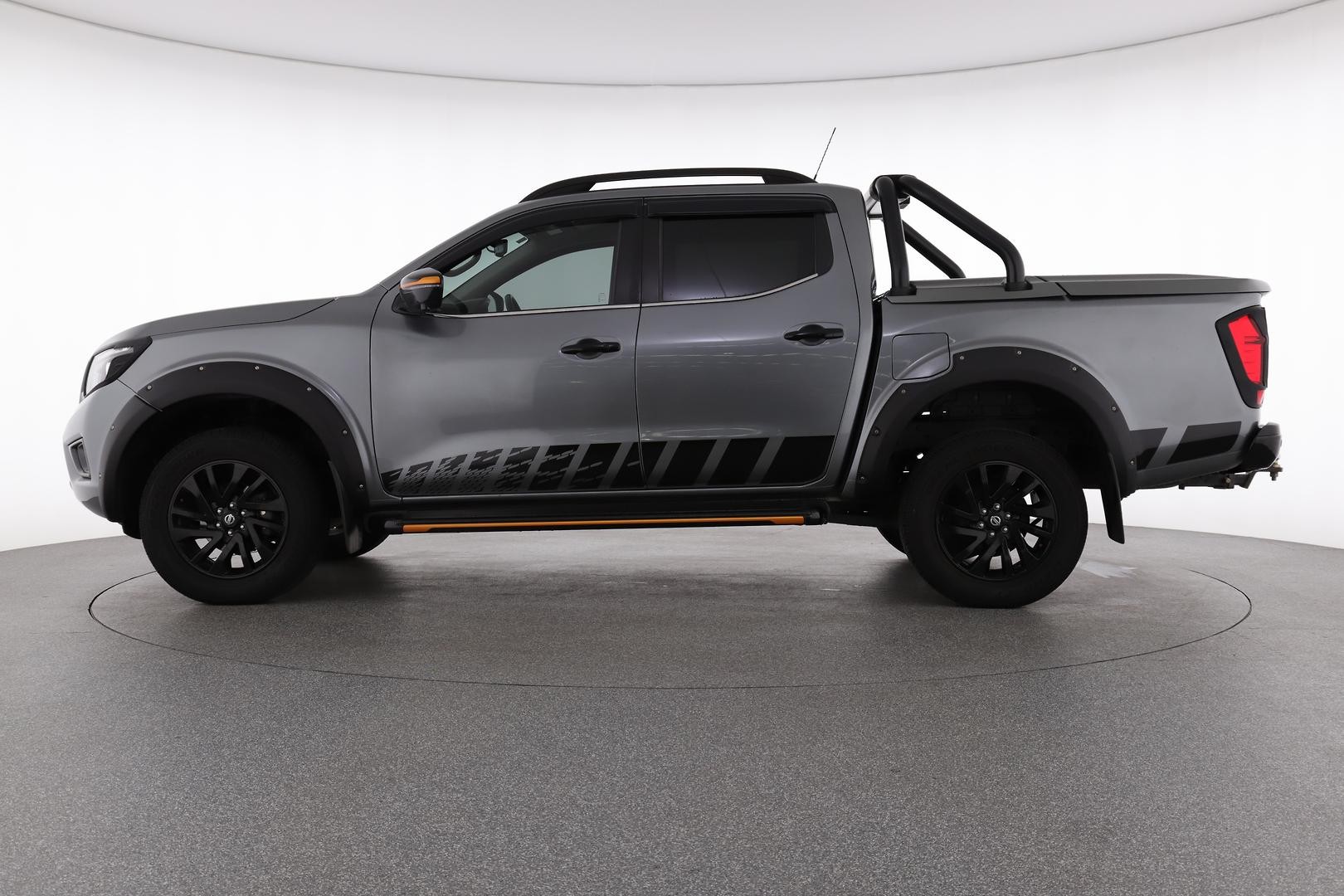 Nissan Navara image 2