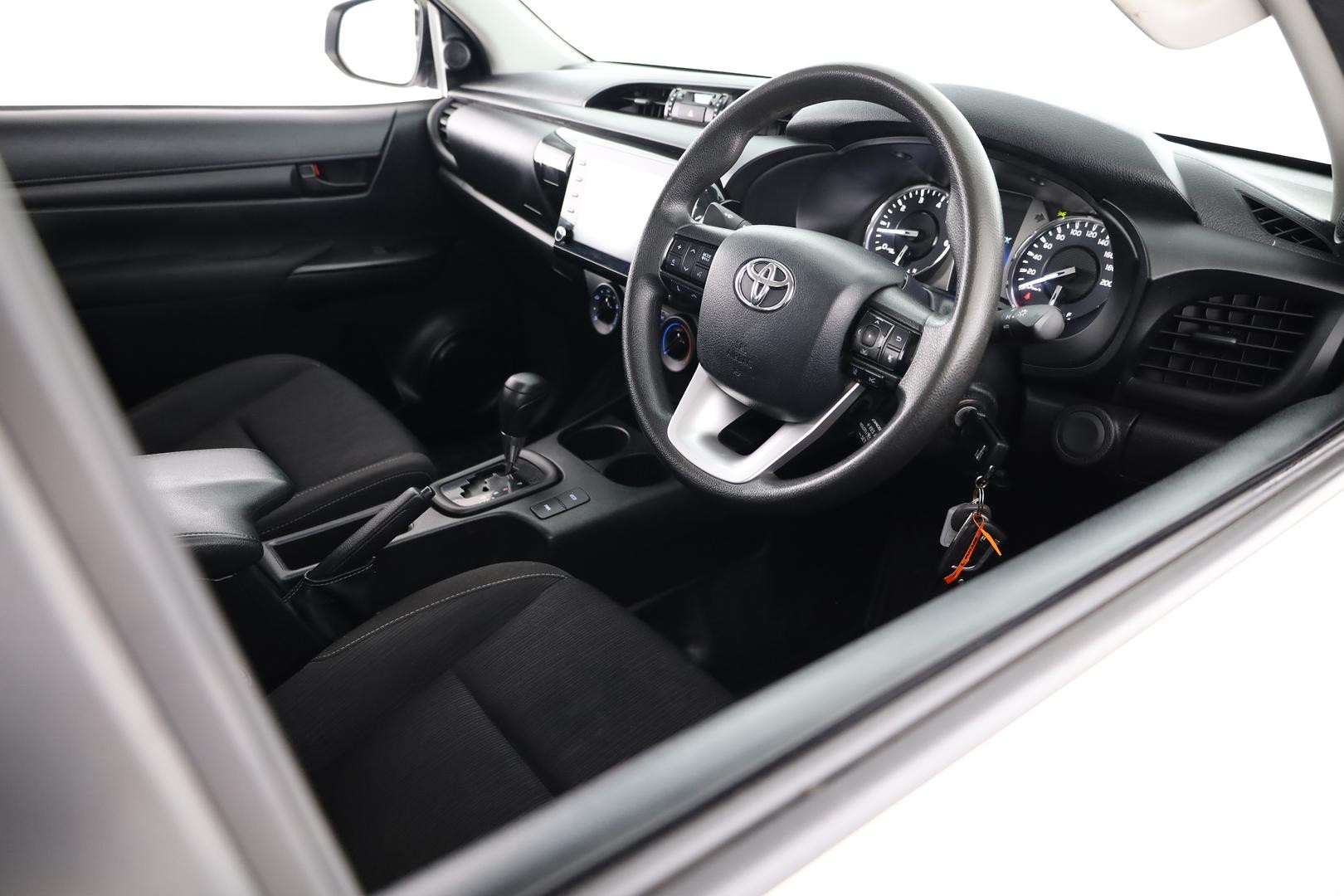 Toyota Hilux image 4